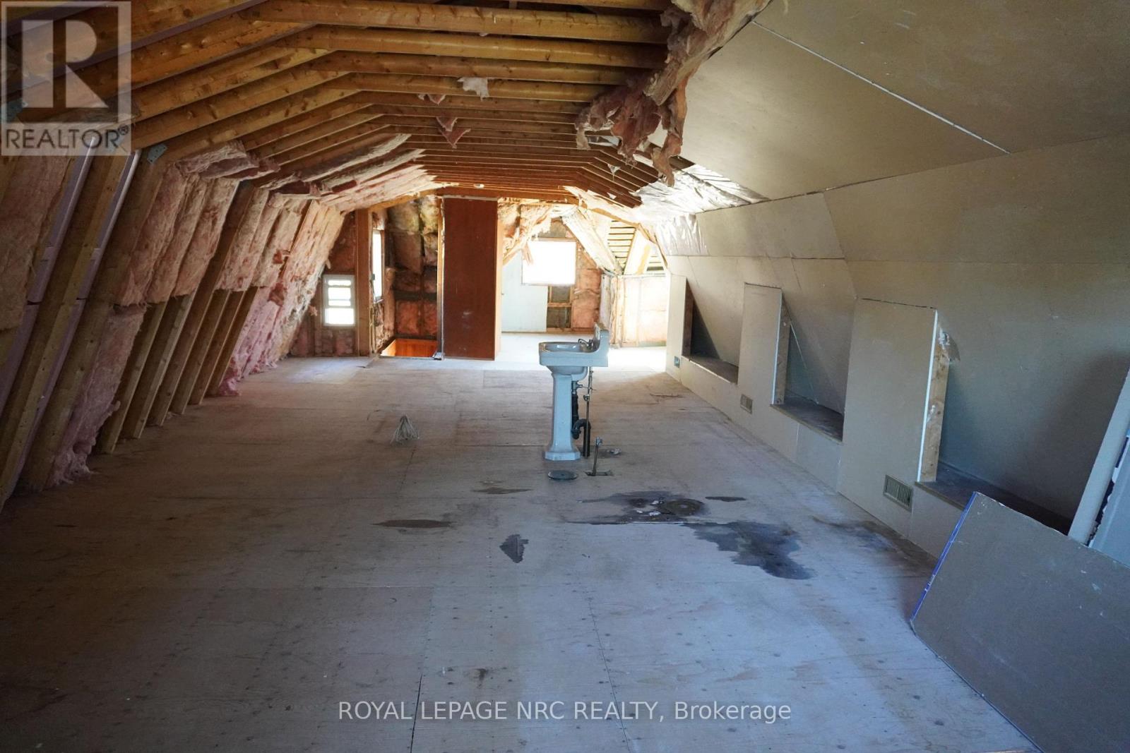 212 Lincoln Road W, Fort Erie, Ontario  L0S 1B0 - Photo 40 - X12463857