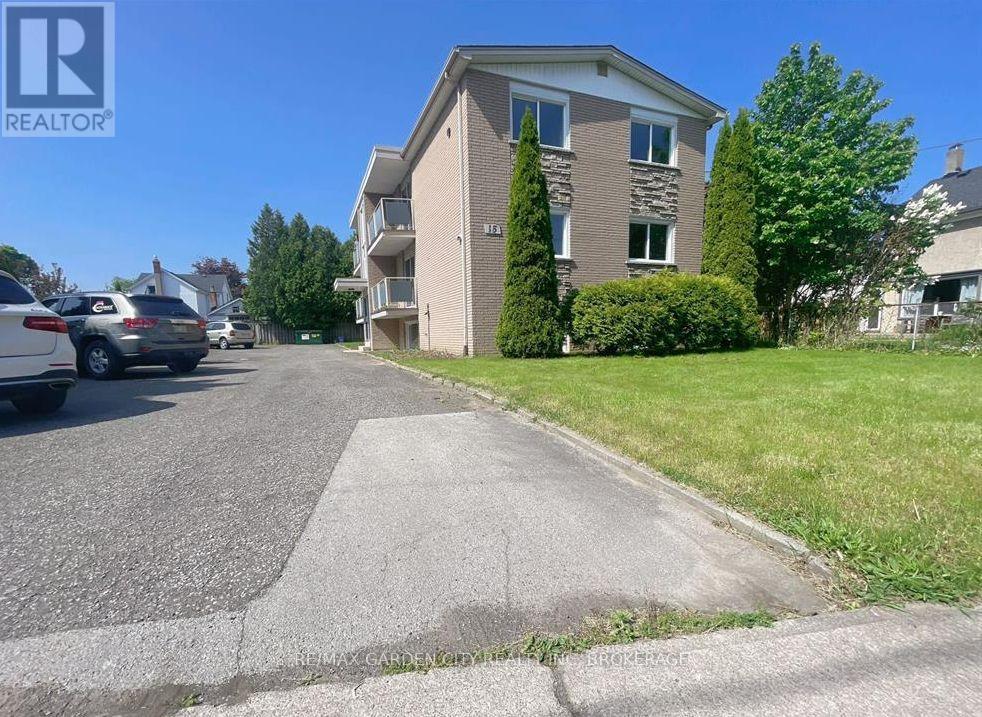 4 - 15 John Street, St. Catharines, Ontario  L2N 4P2 - Photo 4 - X12466303