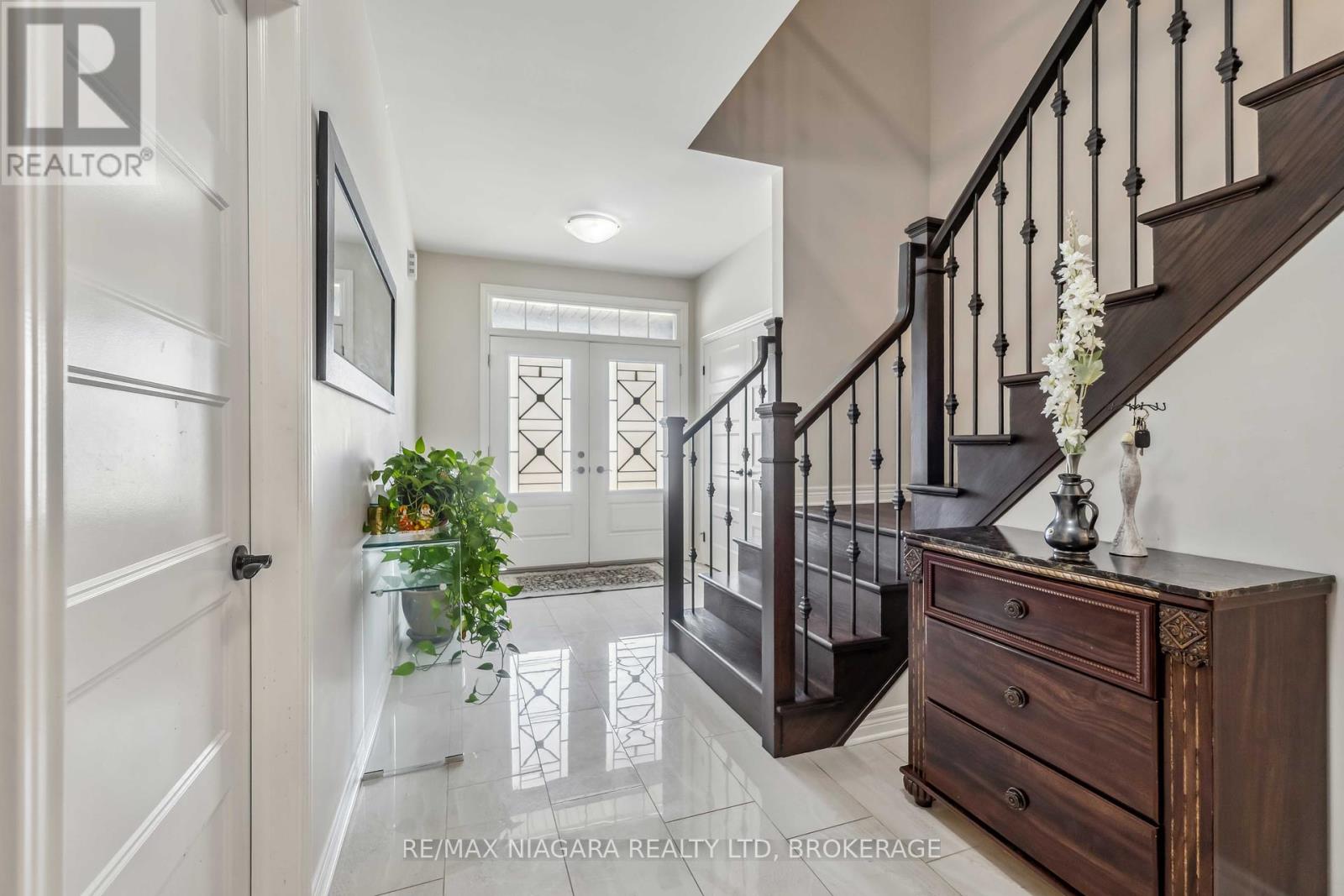 1 Hopkins Street, Thorold, Ontario  L2V 0E6 - Photo 10 - X12466325