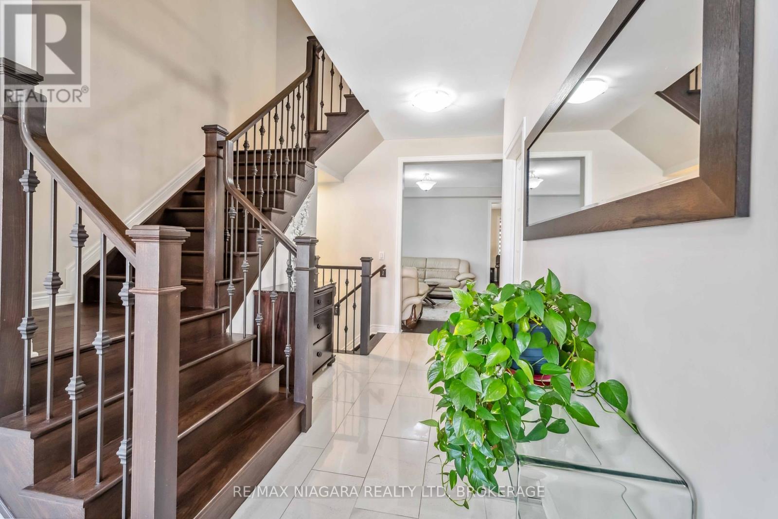 1 Hopkins Street, Thorold, Ontario  L2V 0E6 - Photo 12 - X12466325