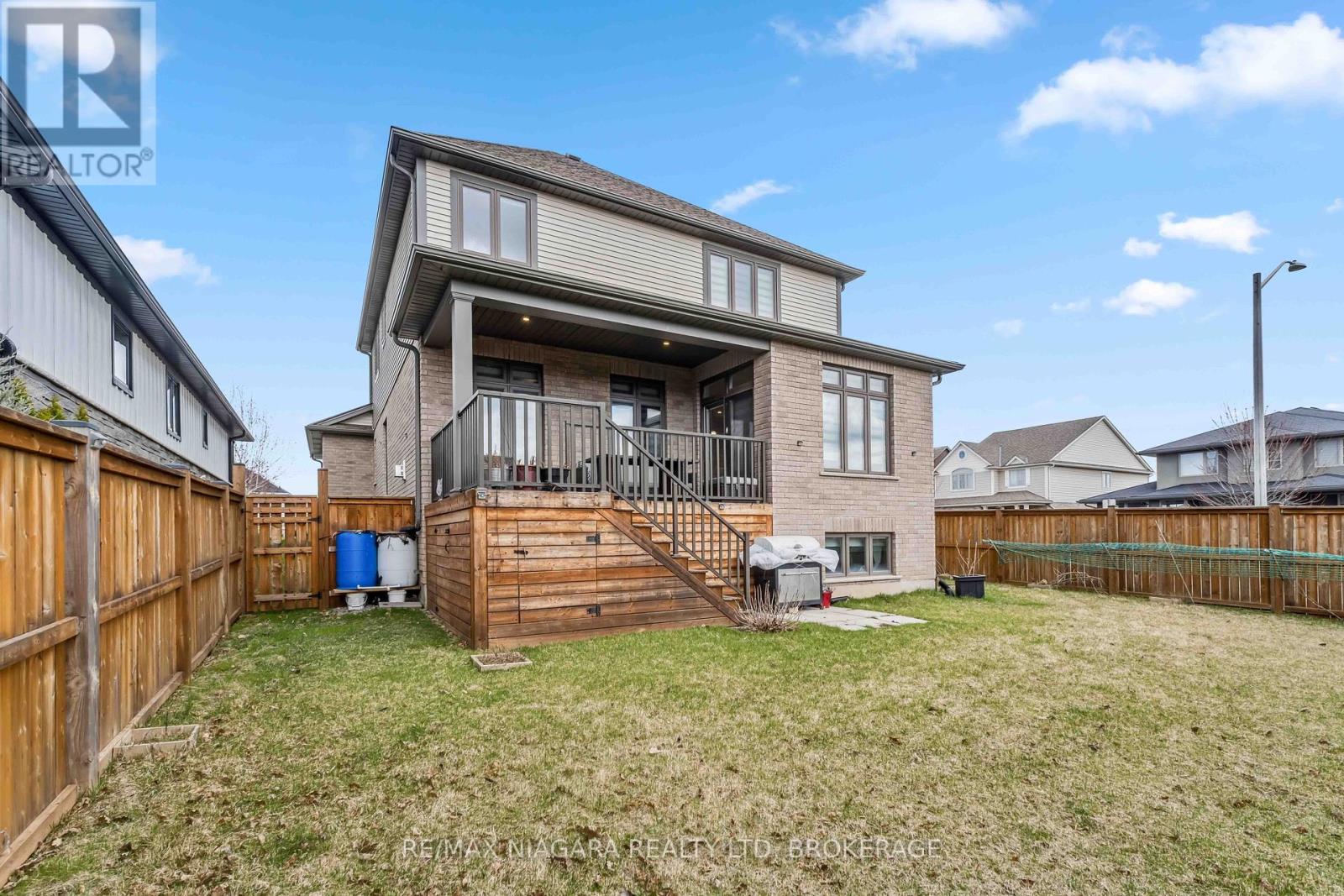 1 Hopkins Street, Thorold, Ontario  L2V 0E6 - Photo 3 - X12466325