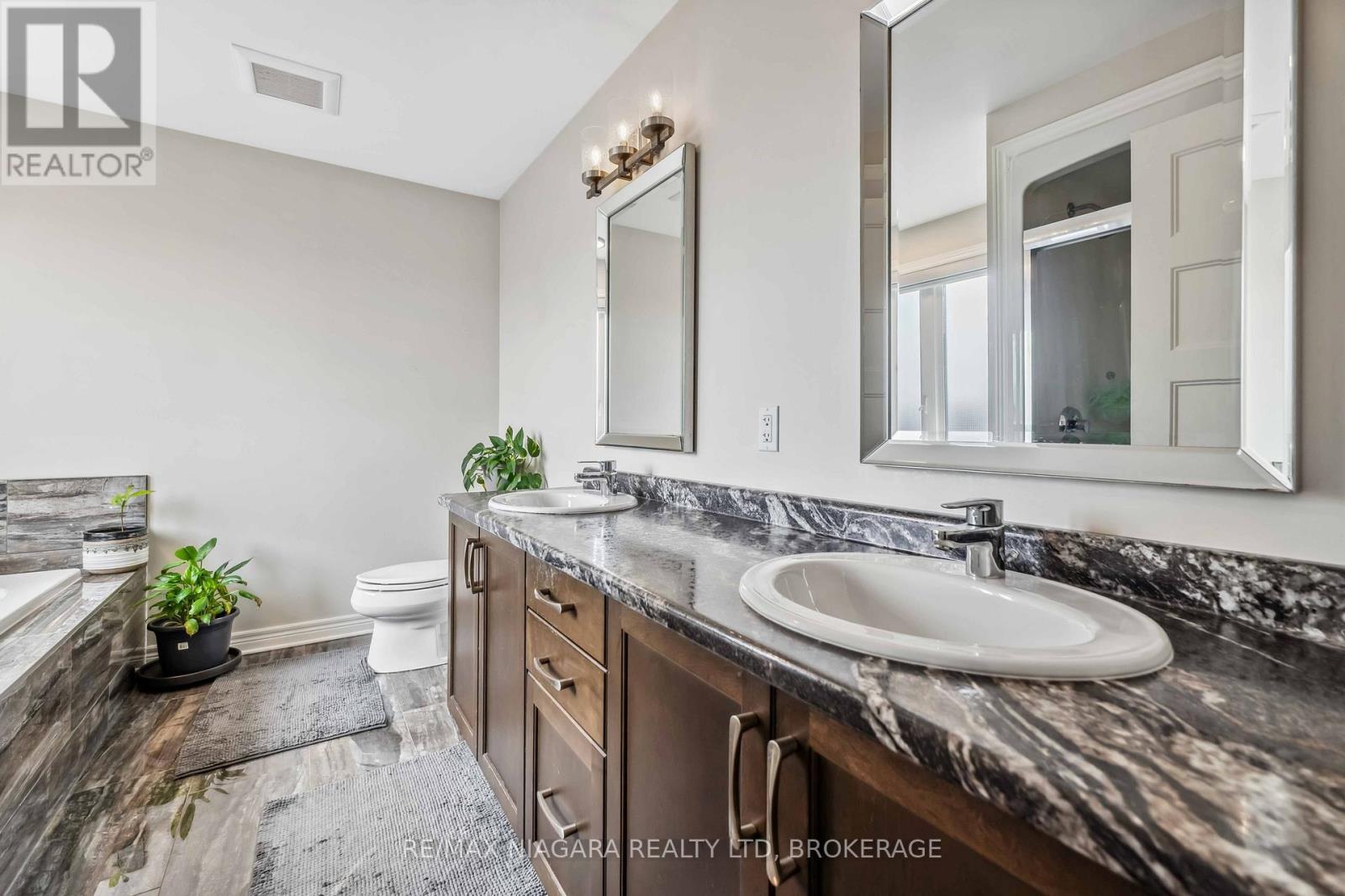 1 Hopkins Street, Thorold, Ontario  L2V 0E6 - Photo 39 - X12466325