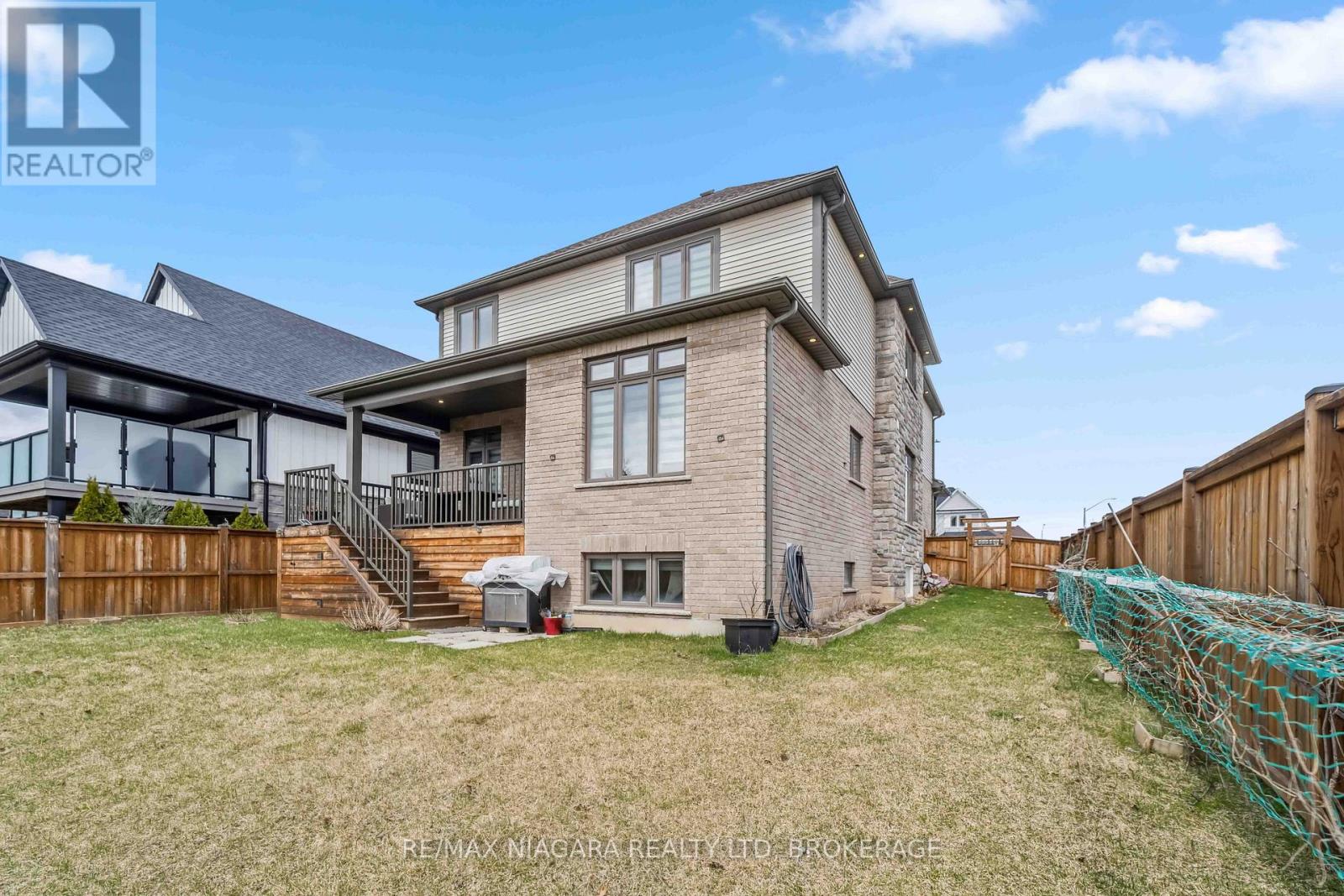 1 Hopkins Street, Thorold, Ontario  L2V 0E6 - Photo 4 - X12466325