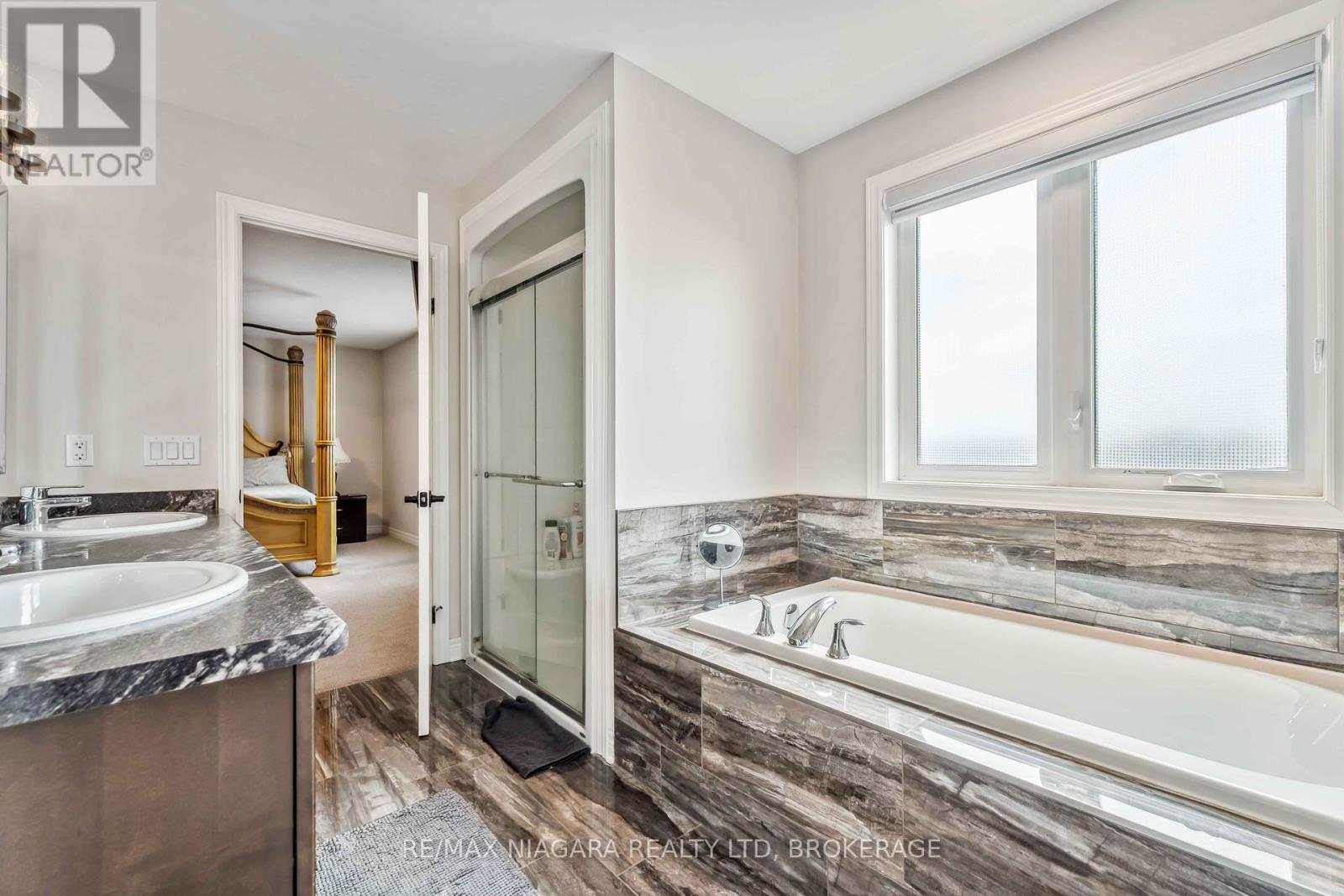 1 Hopkins Street, Thorold, Ontario  L2V 0E6 - Photo 40 - X12466325