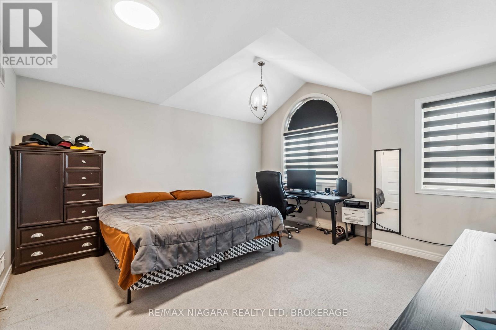 1 Hopkins Street, Thorold, Ontario  L2V 0E6 - Photo 45 - X12466325