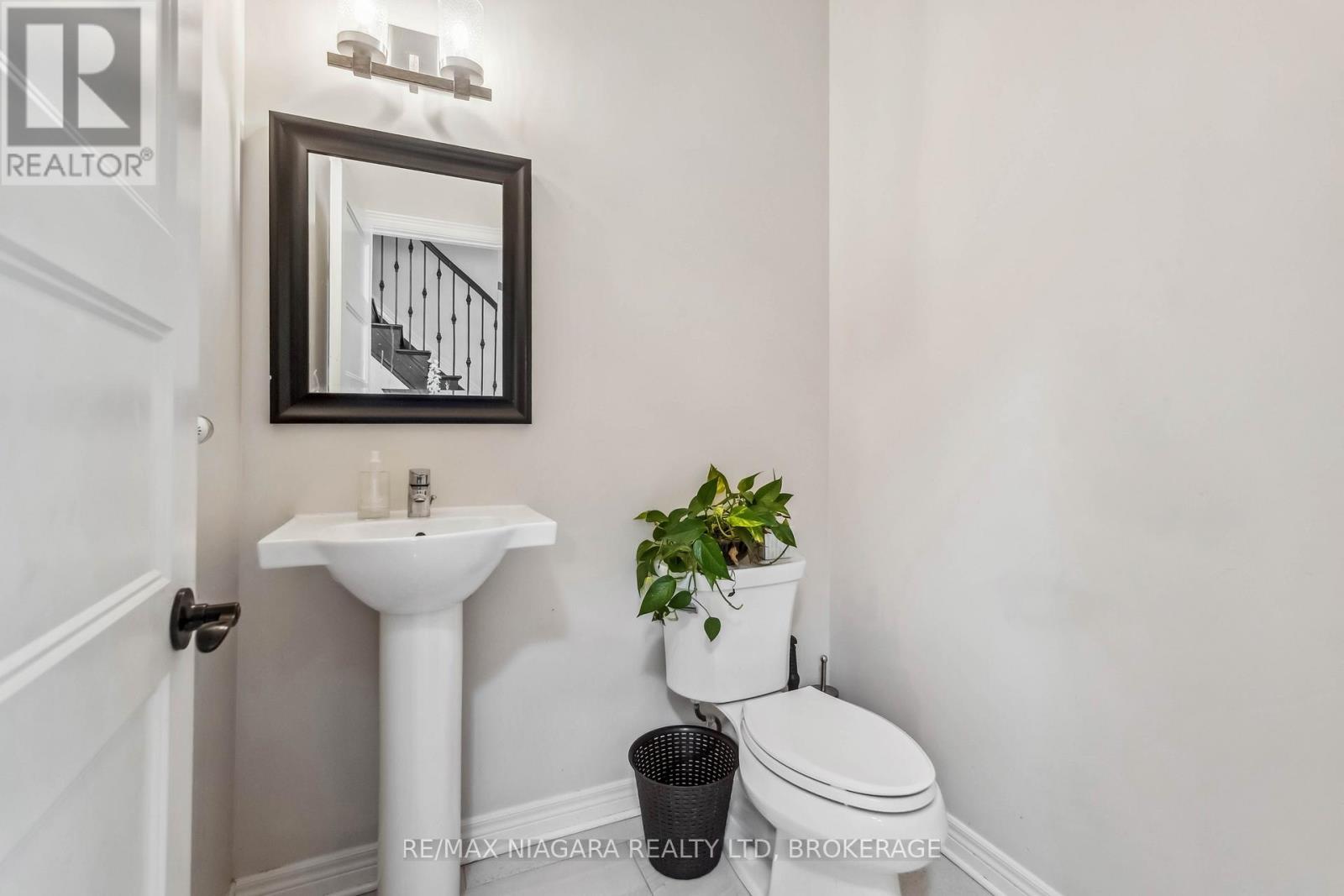 1 Hopkins Street, Thorold, Ontario  L2V 0E6 - Photo 48 - X12466325