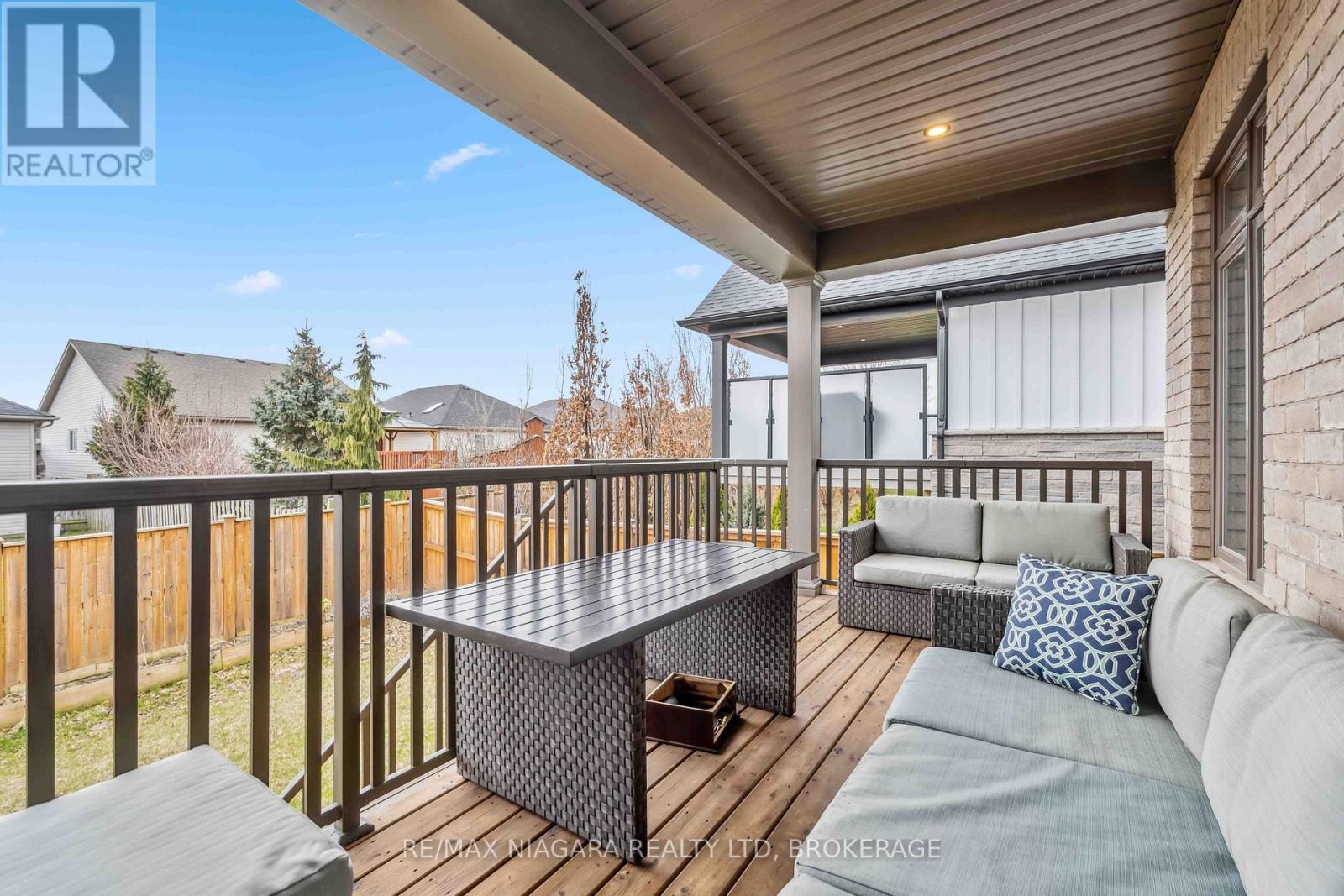 1 Hopkins Street, Thorold, Ontario  L2V 0E6 - Photo 7 - X12466325