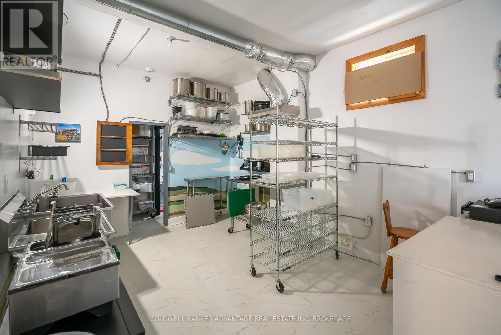 148 Killaly Street E, Port Colborne, Ontario  L3K 1N8 - Photo 12 - X12466607