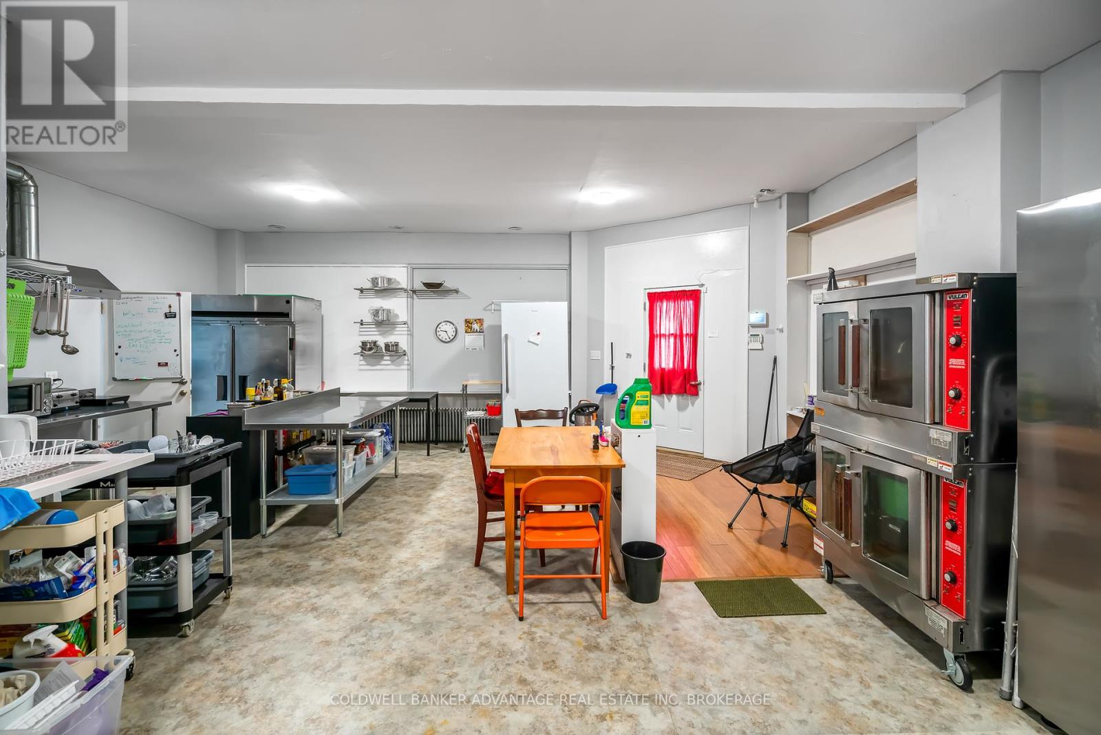 148 Killaly Street E, Port Colborne, Ontario  L3K 1N8 - Photo 5 - X12466607