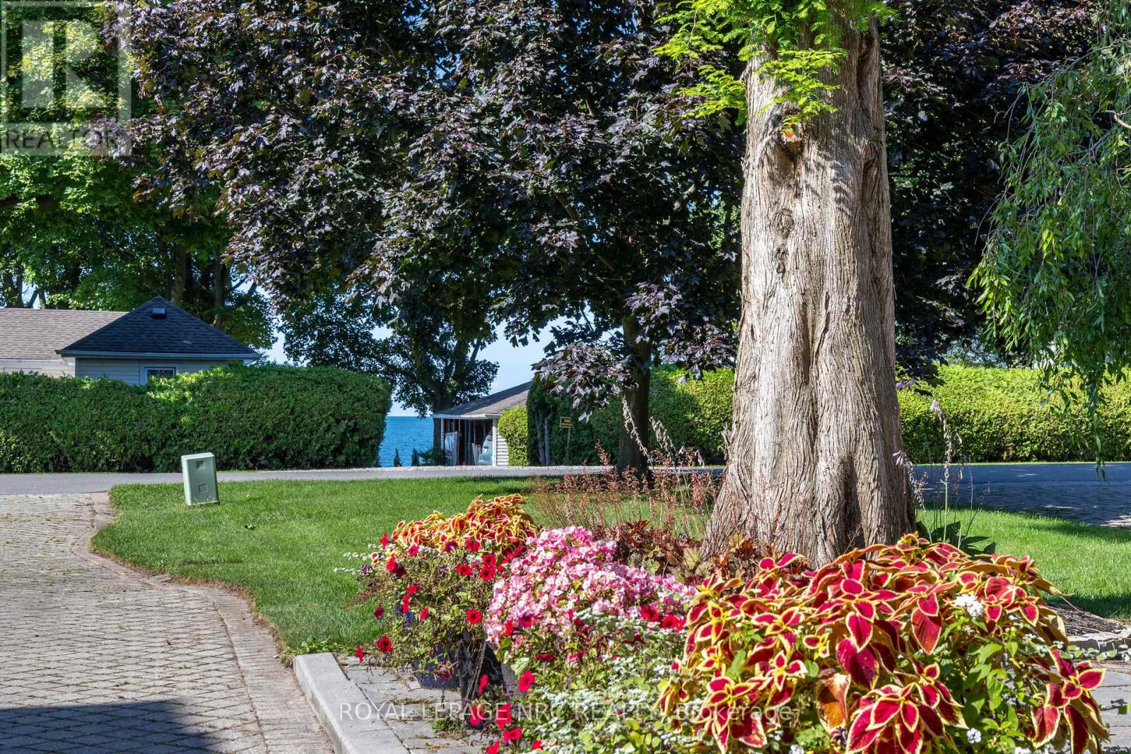 328 Niagara Boulevard, Niagara-On-The-Lake, Ontario  L0S 1J0 - Photo 4 - X12466745