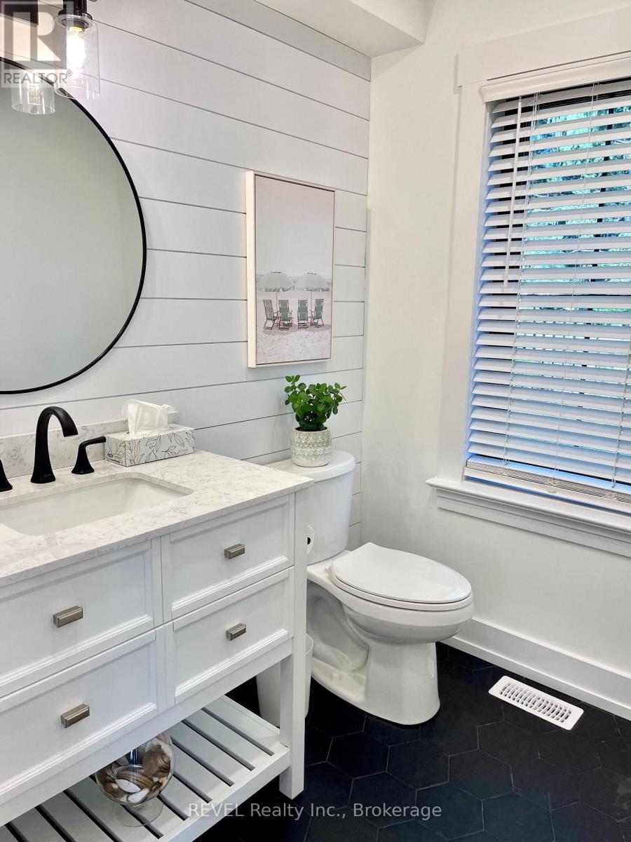 3846 Roxborough Avenue, Fort Erie, Ontario  L0S 1B0 - Photo 12 - X12466969