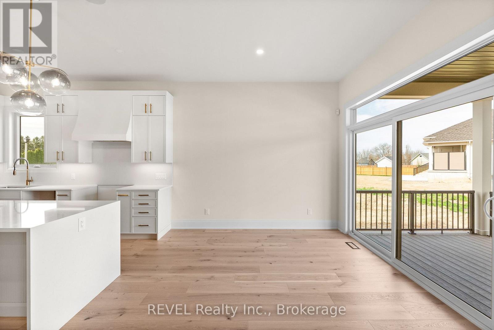 15 Oakley Drive, Niagara-On-The-Lake, Ontario  L0S 1J0 - Photo 10 - X12467508