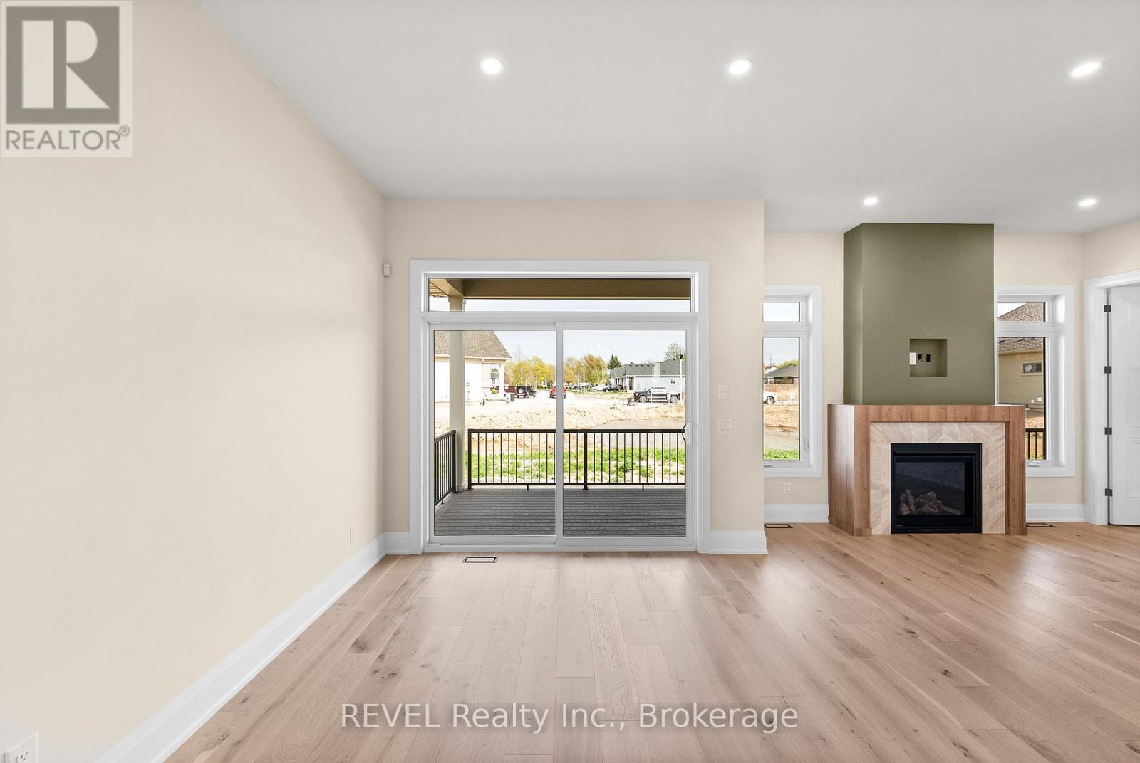 15 Oakley Drive, Niagara-On-The-Lake, Ontario  L0S 1J0 - Photo 11 - X12467508