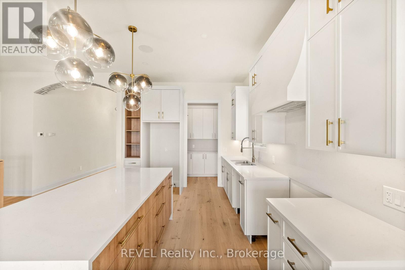 15 Oakley Drive, Niagara-On-The-Lake, Ontario  L0S 1J0 - Photo 12 - X12467508