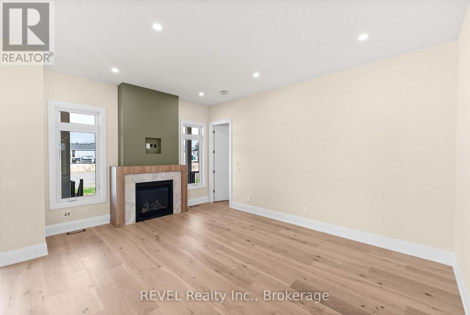 15 Oakley Drive, Niagara-On-The-Lake, Ontario  L0S 1J0 - Photo 17 - X12467508