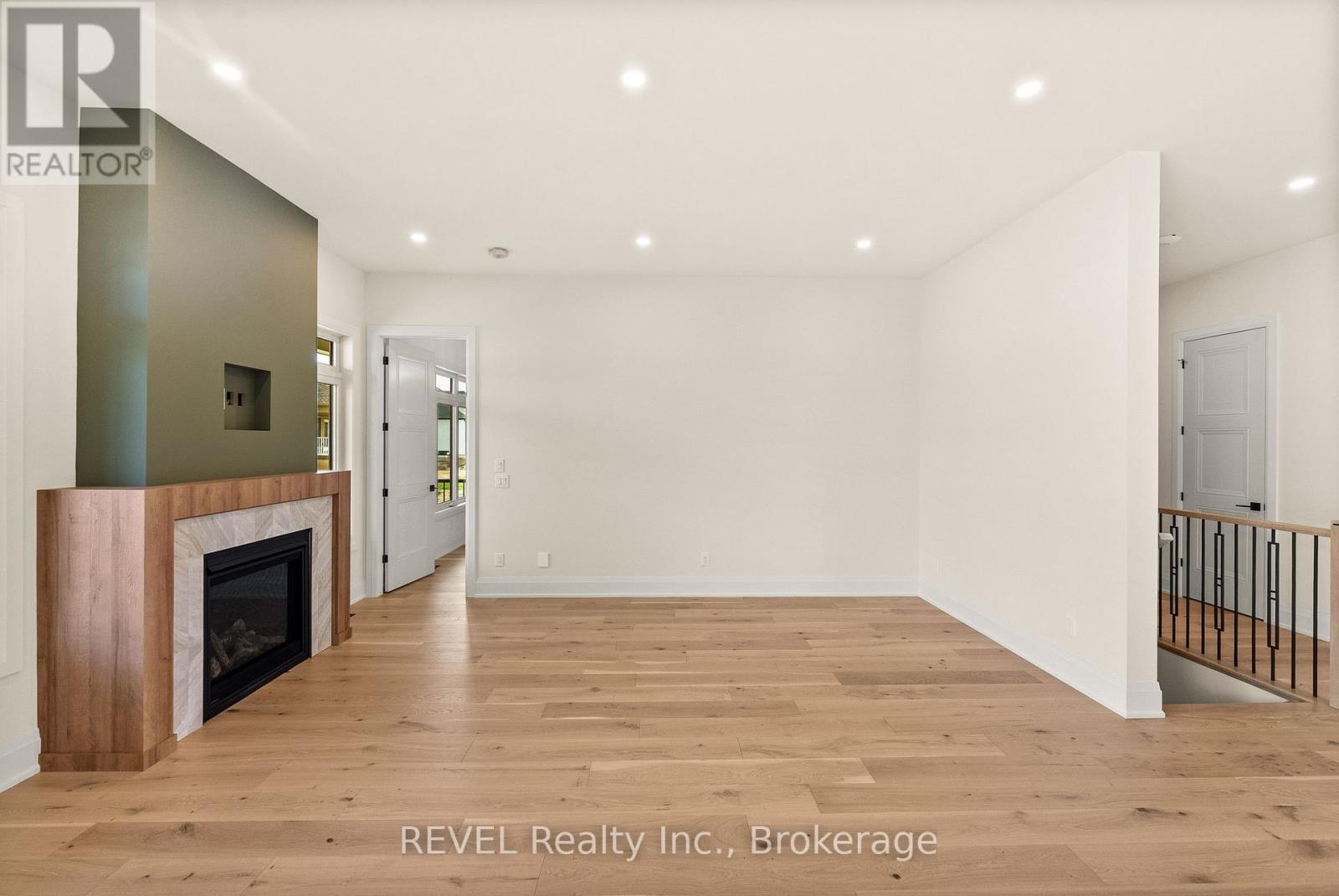 15 Oakley Drive, Niagara-On-The-Lake, Ontario  L0S 1J0 - Photo 19 - X12467508