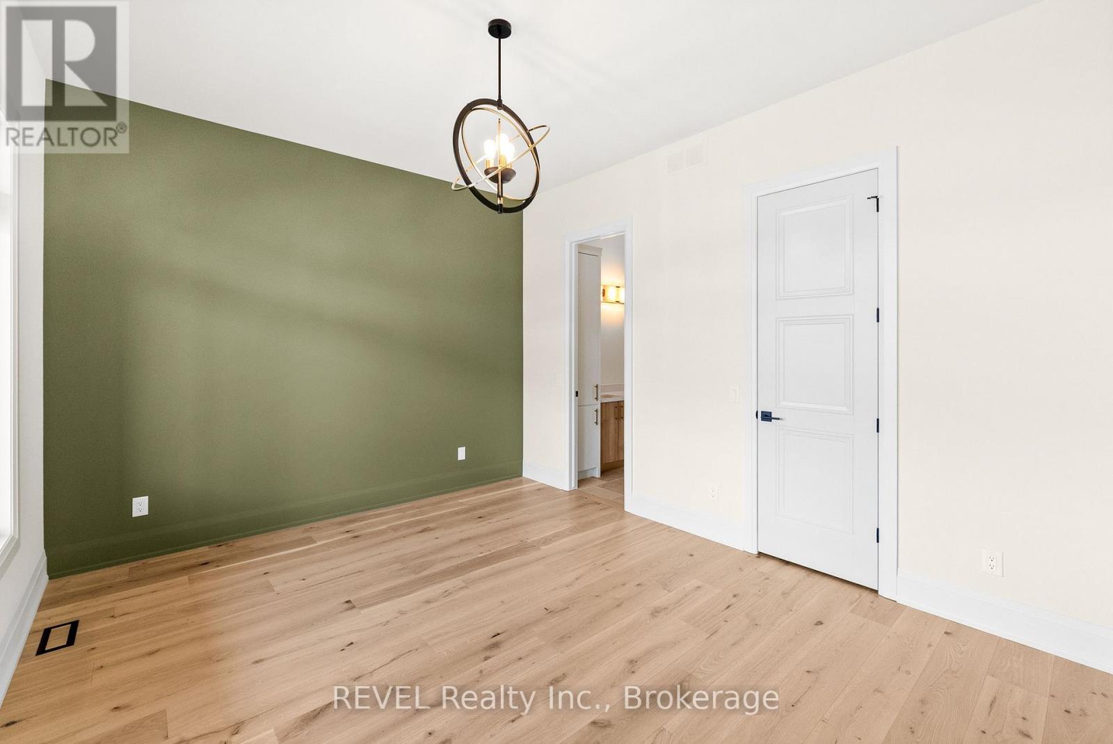 15 Oakley Drive, Niagara-On-The-Lake, Ontario  L0S 1J0 - Photo 21 - X12467508