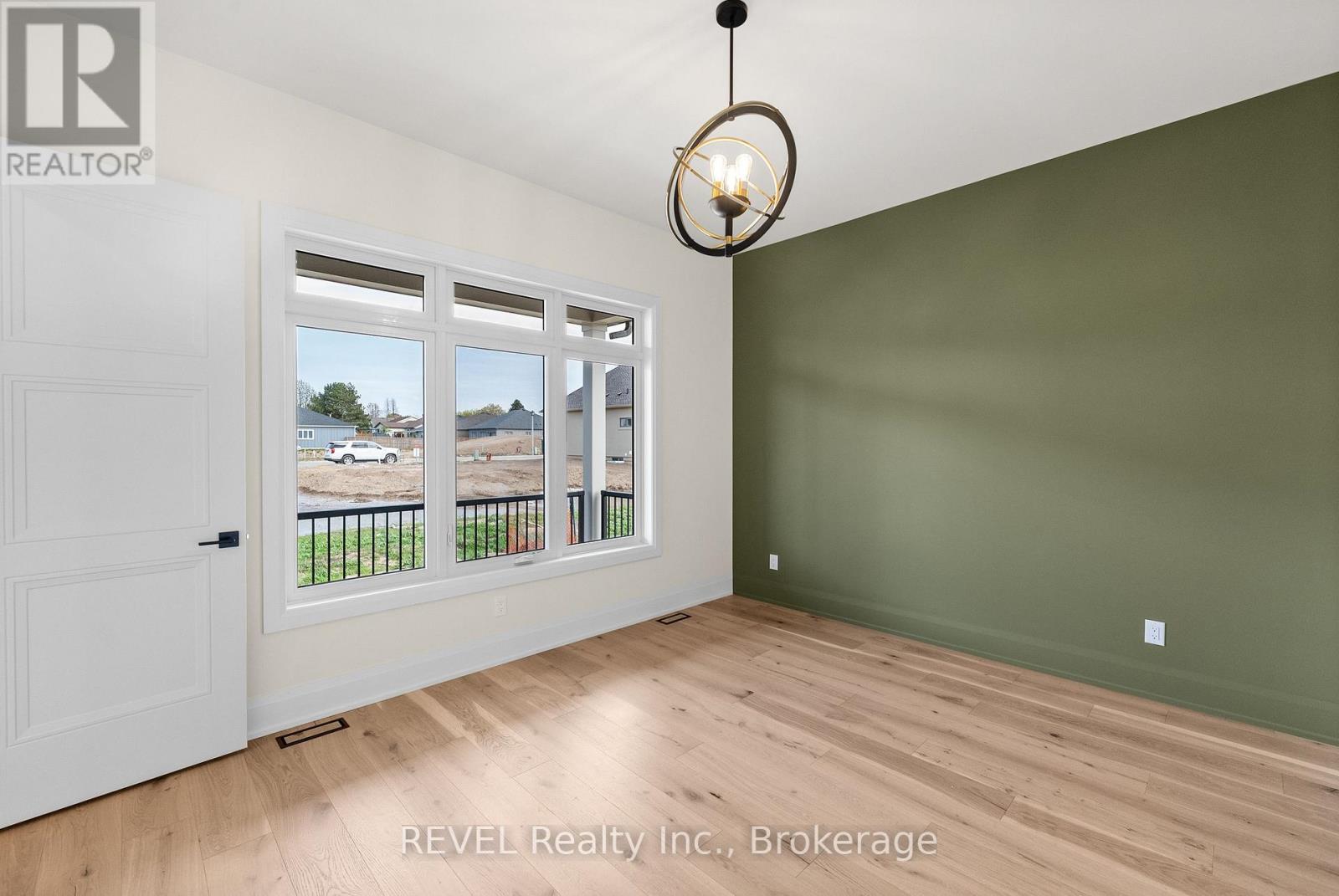 15 Oakley Drive, Niagara-On-The-Lake, Ontario  L0S 1J0 - Photo 22 - X12467508