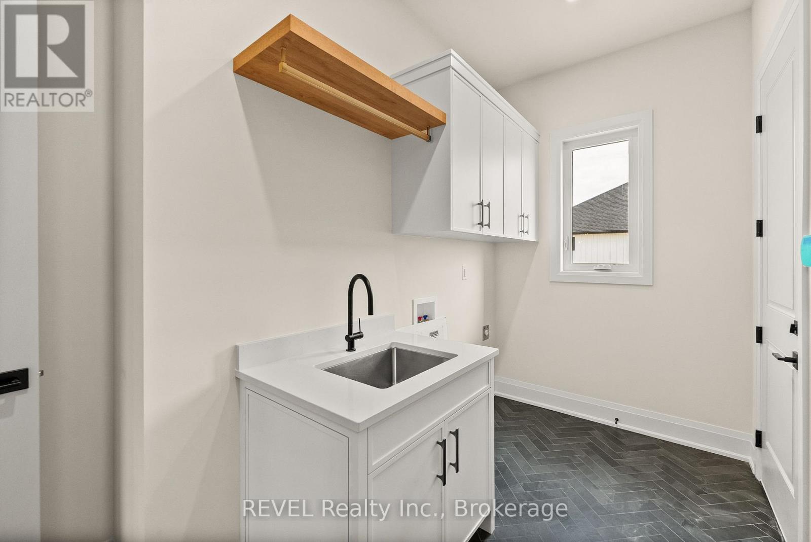 15 Oakley Drive, Niagara-On-The-Lake, Ontario  L0S 1J0 - Photo 27 - X12467508