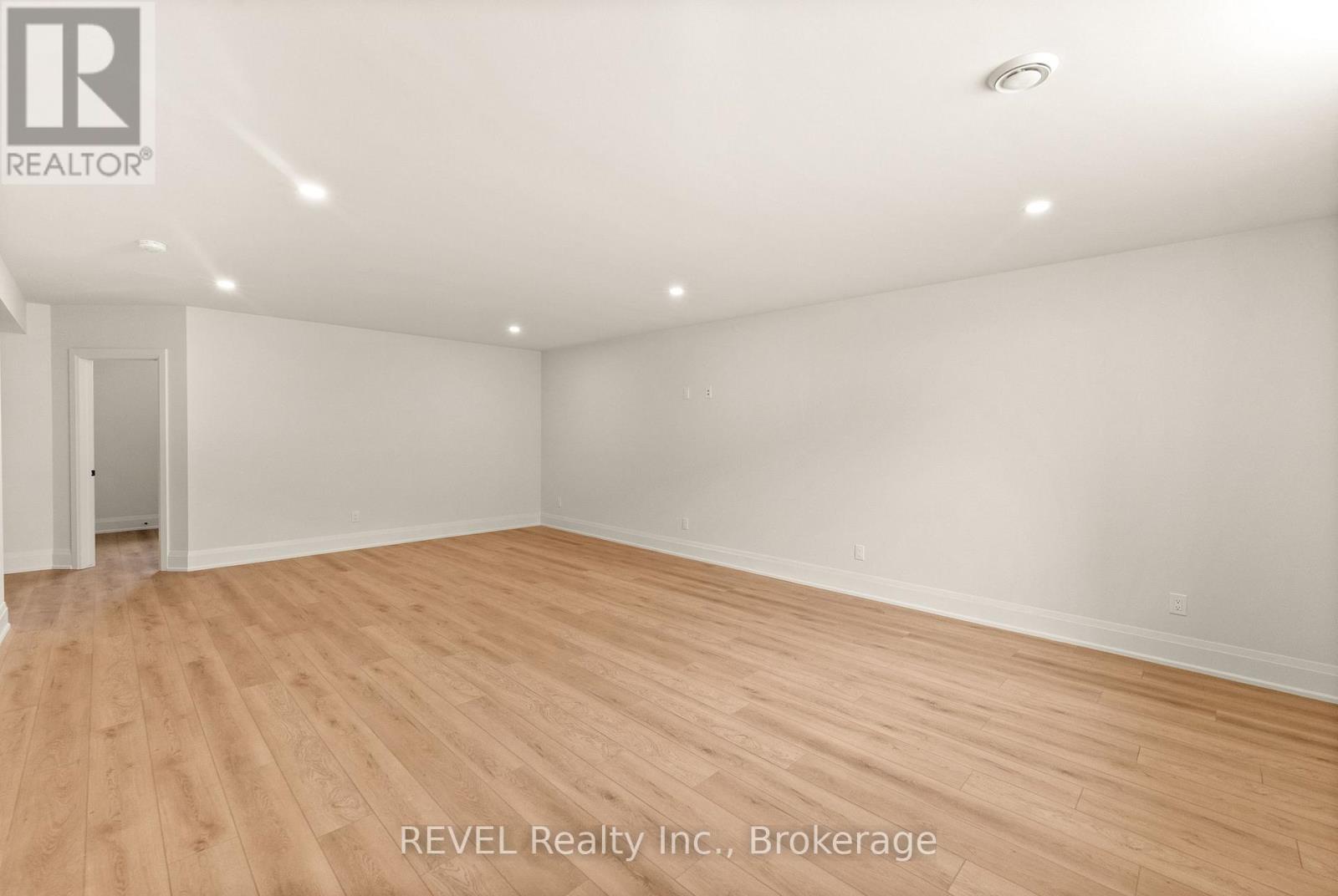 15 Oakley Drive, Niagara-On-The-Lake, Ontario  L0S 1J0 - Photo 28 - X12467508