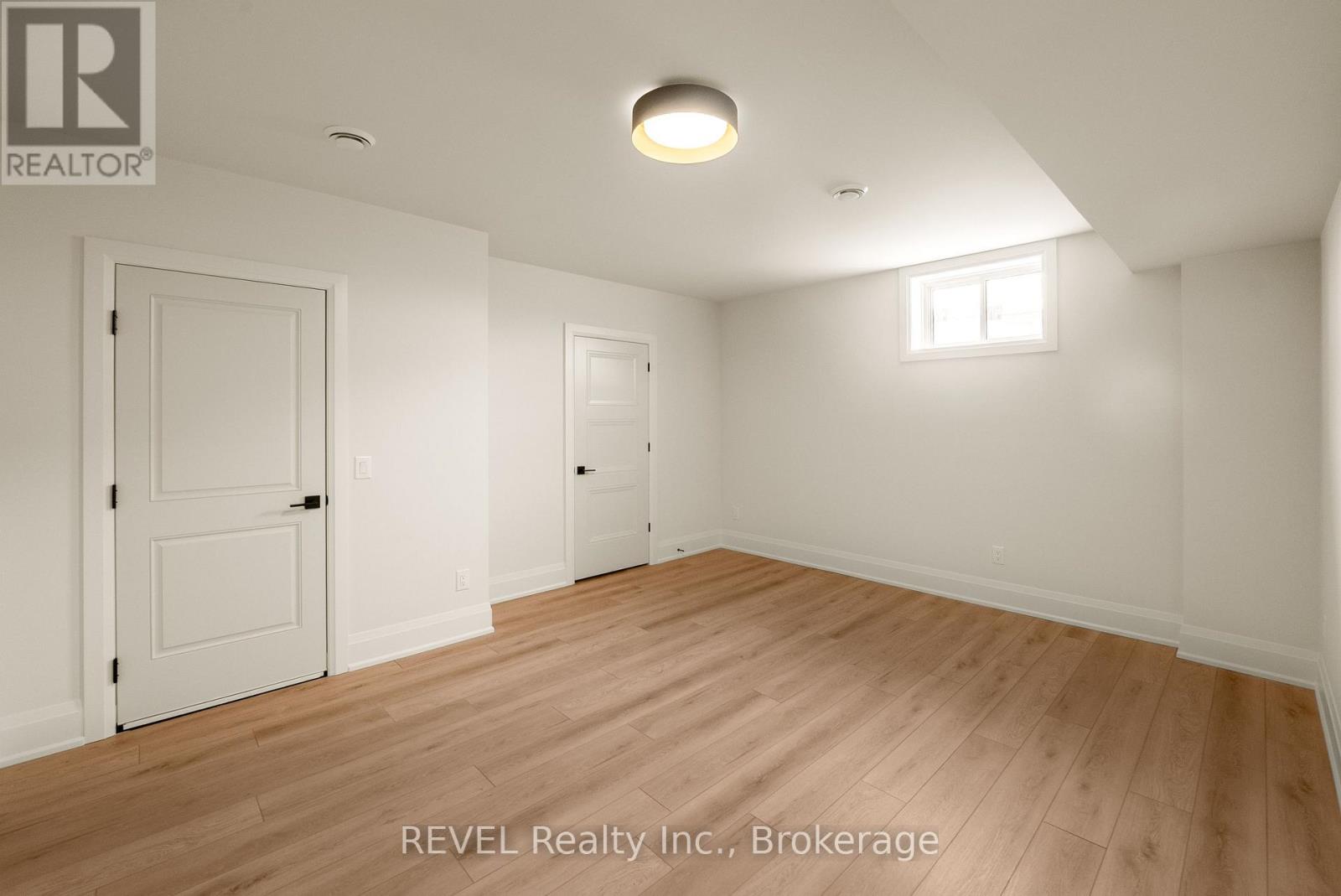 15 Oakley Drive, Niagara-On-The-Lake, Ontario  L0S 1J0 - Photo 31 - X12467508