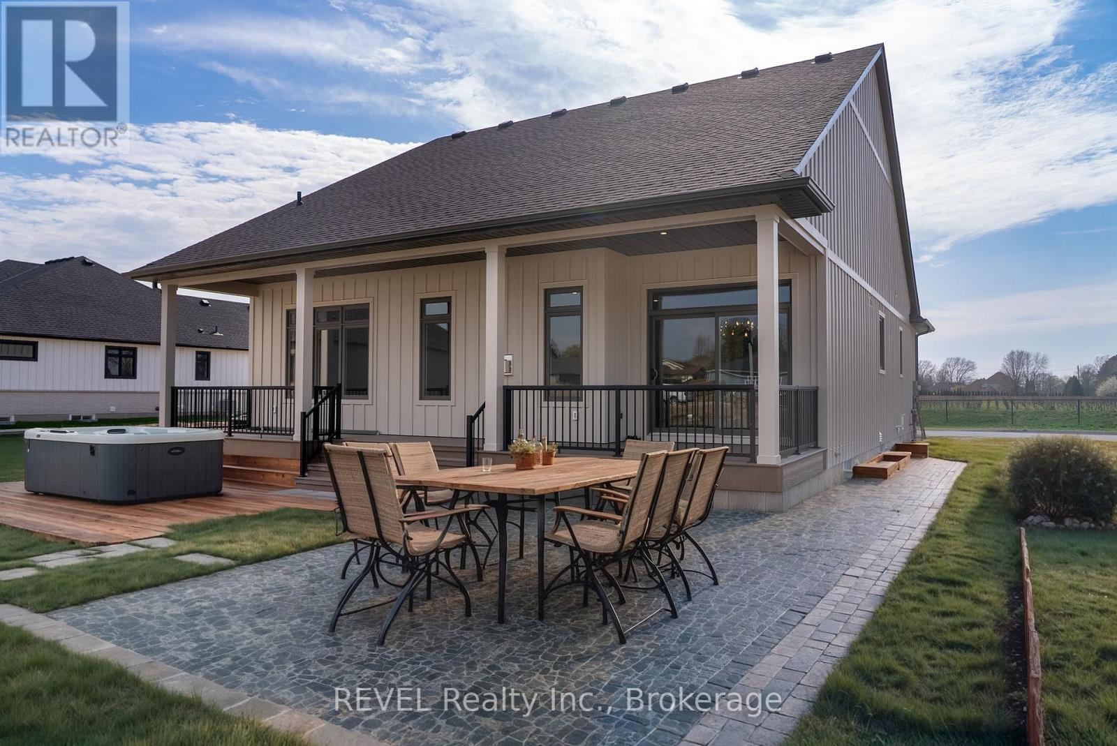 15 Oakley Drive, Niagara-On-The-Lake, Ontario  L0S 1J0 - Photo 36 - X12467508