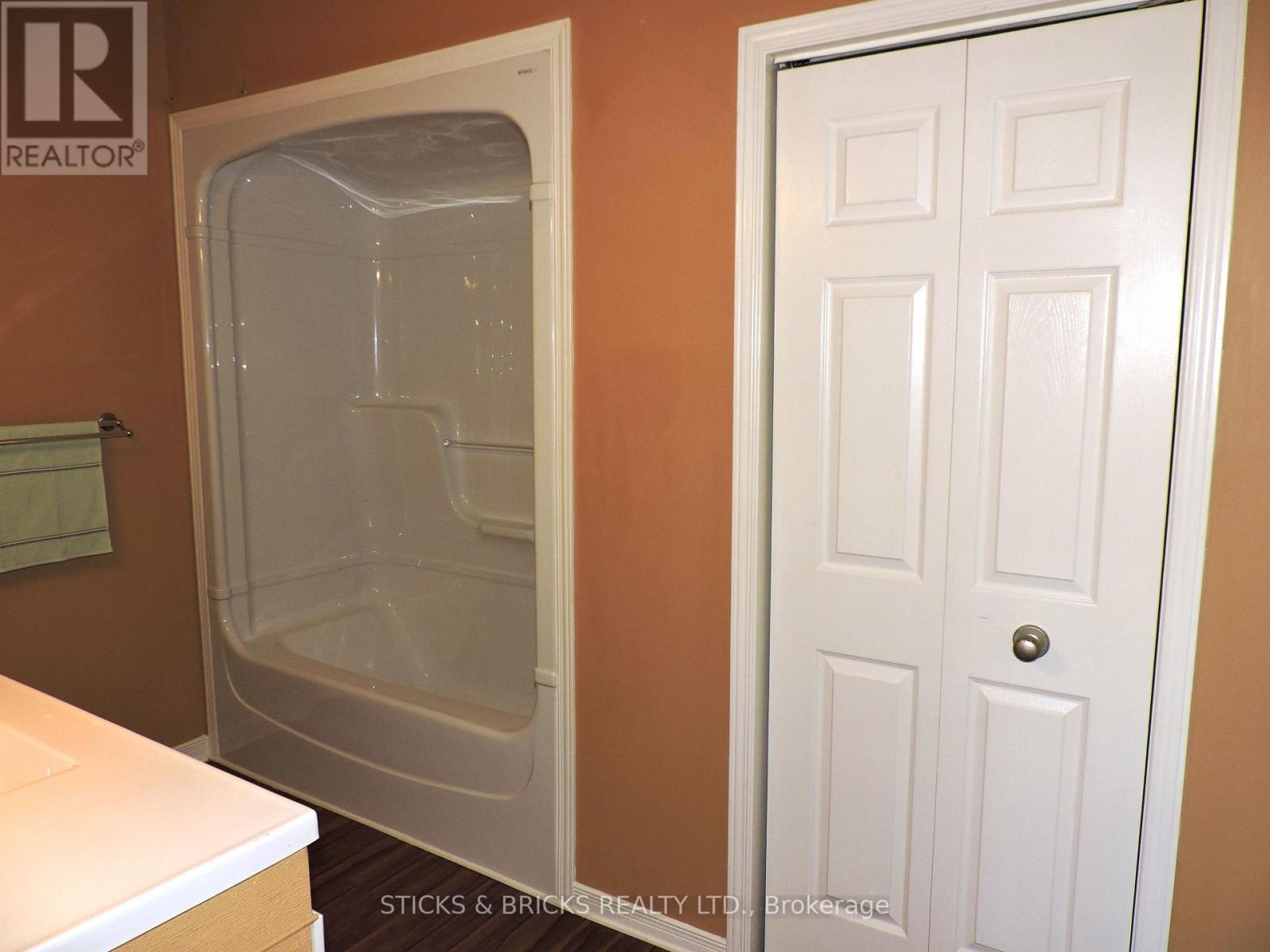 27 - 5070 Drummond Road, Niagara Falls, Ontario  L2E 6E4 - Photo 16 - X12467985