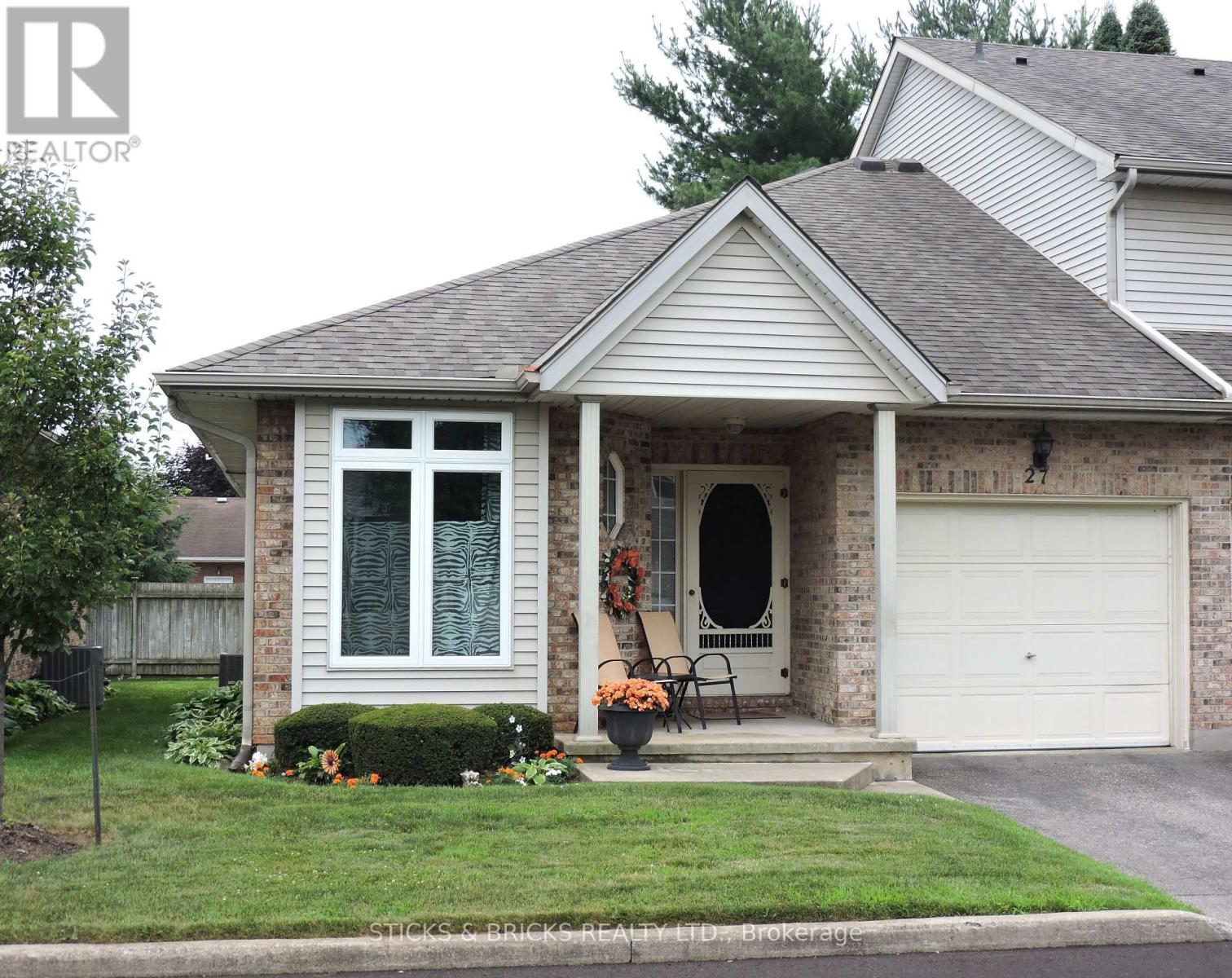 27 - 5070 Drummond Road, Niagara Falls, Ontario  L2E 6E4 - Photo 2 - X12467985