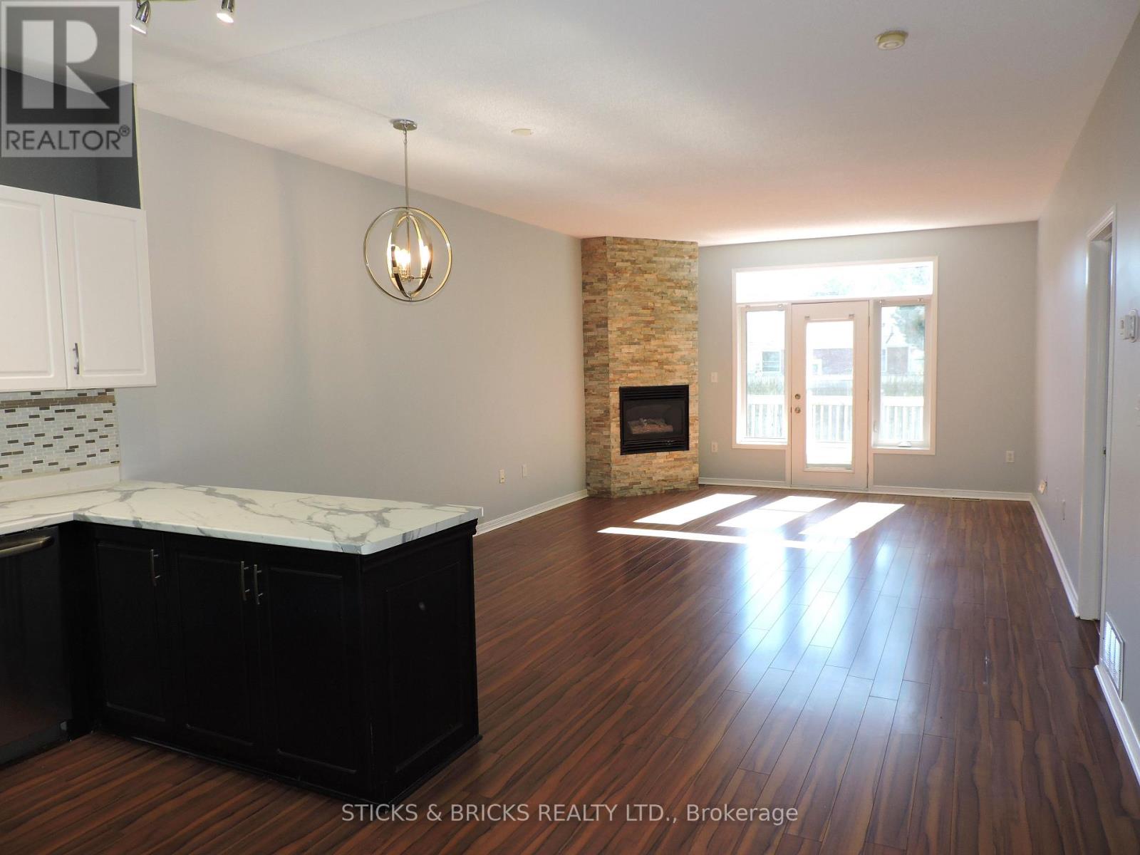 27 - 5070 Drummond Road, Niagara Falls, Ontario  L2E 6E4 - Photo 6 - X12467985