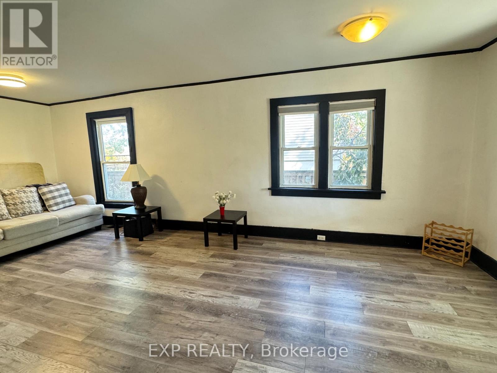 5205 Palmer Avenue, Niagara Falls, Ontario  L2E 3T9 - Photo 4 - X12468846