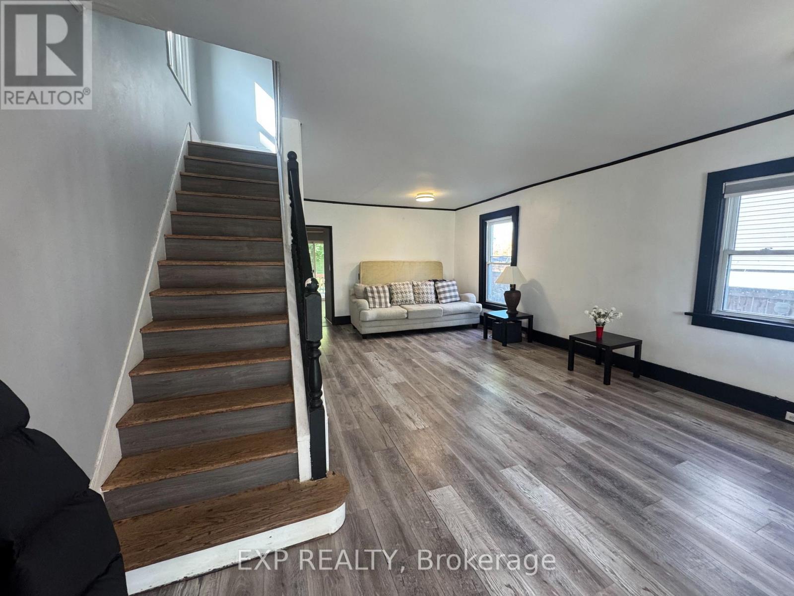 5205 Palmer Avenue, Niagara Falls, Ontario  L2E 3T9 - Photo 8 - X12468846