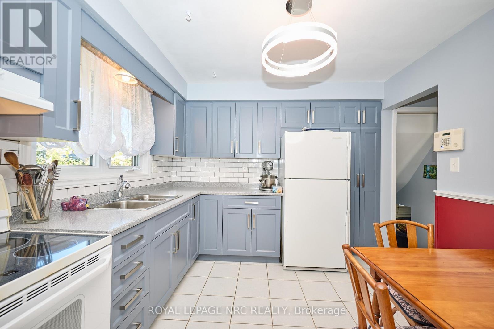 73 Roehampton Avenue, St. Catharines, Ontario  L2M 6B7 - Photo 18 - X12469466