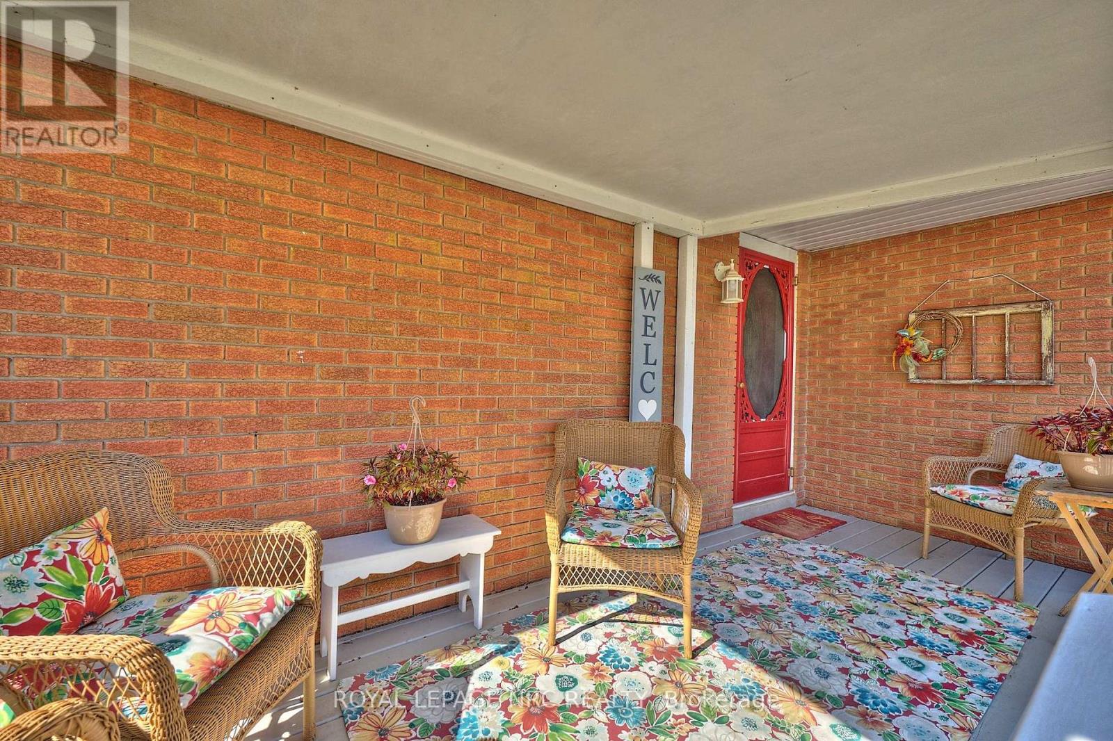 73 Roehampton Avenue, St. Catharines, Ontario  L2M 6B7 - Photo 3 - X12469466