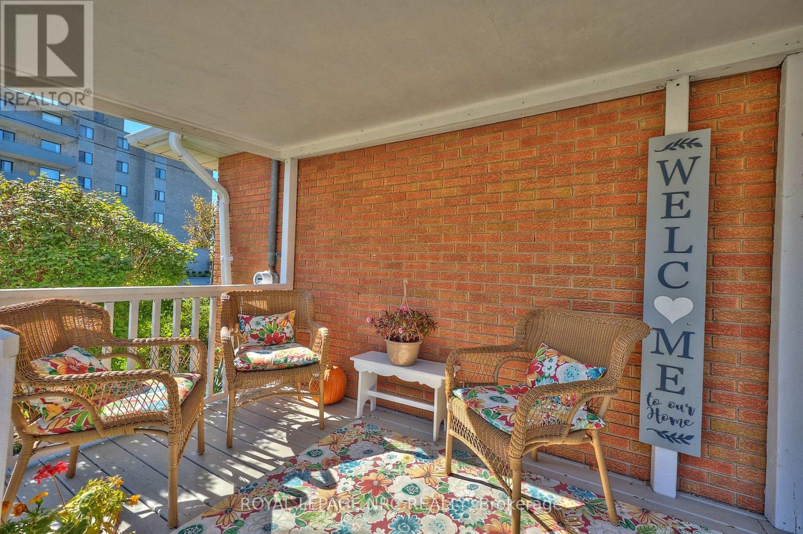 73 Roehampton Avenue, St. Catharines, Ontario  L2M 6B7 - Photo 4 - X12469466