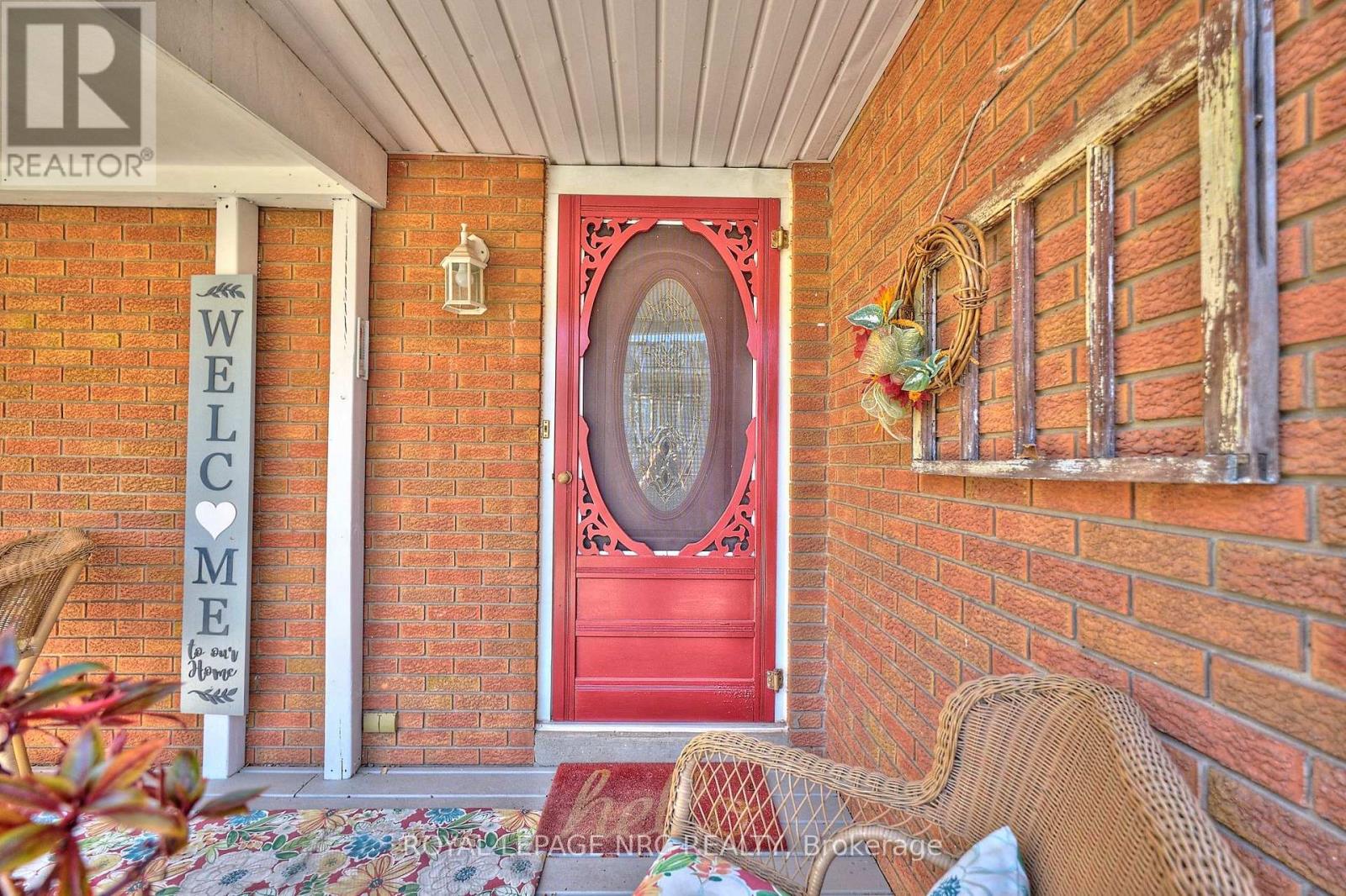 73 Roehampton Avenue, St. Catharines, Ontario  L2M 6B7 - Photo 5 - X12469466