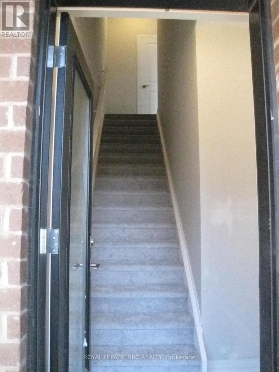 34 - 6705 Cropp Street, Niagara Falls, Ontario  L2E 0C1 - Photo 3 - X12469797