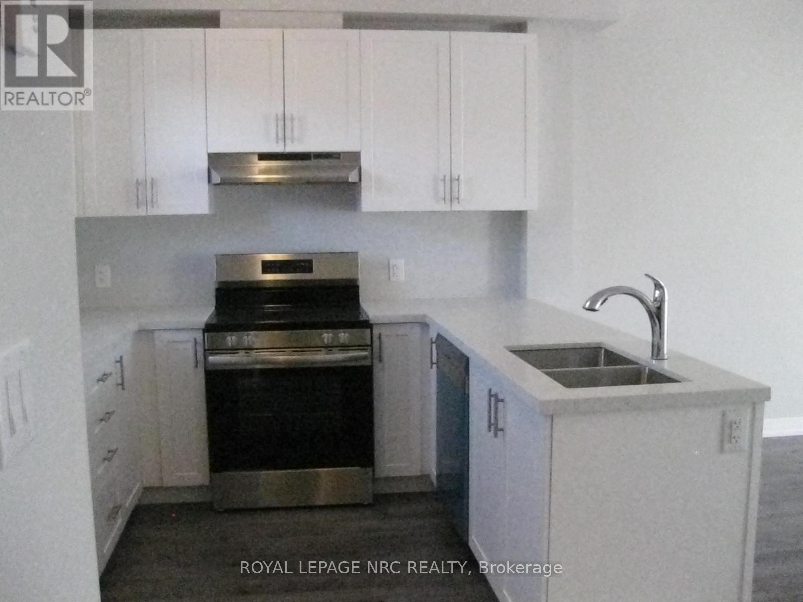 34 - 6705 Cropp Street, Niagara Falls, Ontario  L2E 0C1 - Photo 6 - X12469797