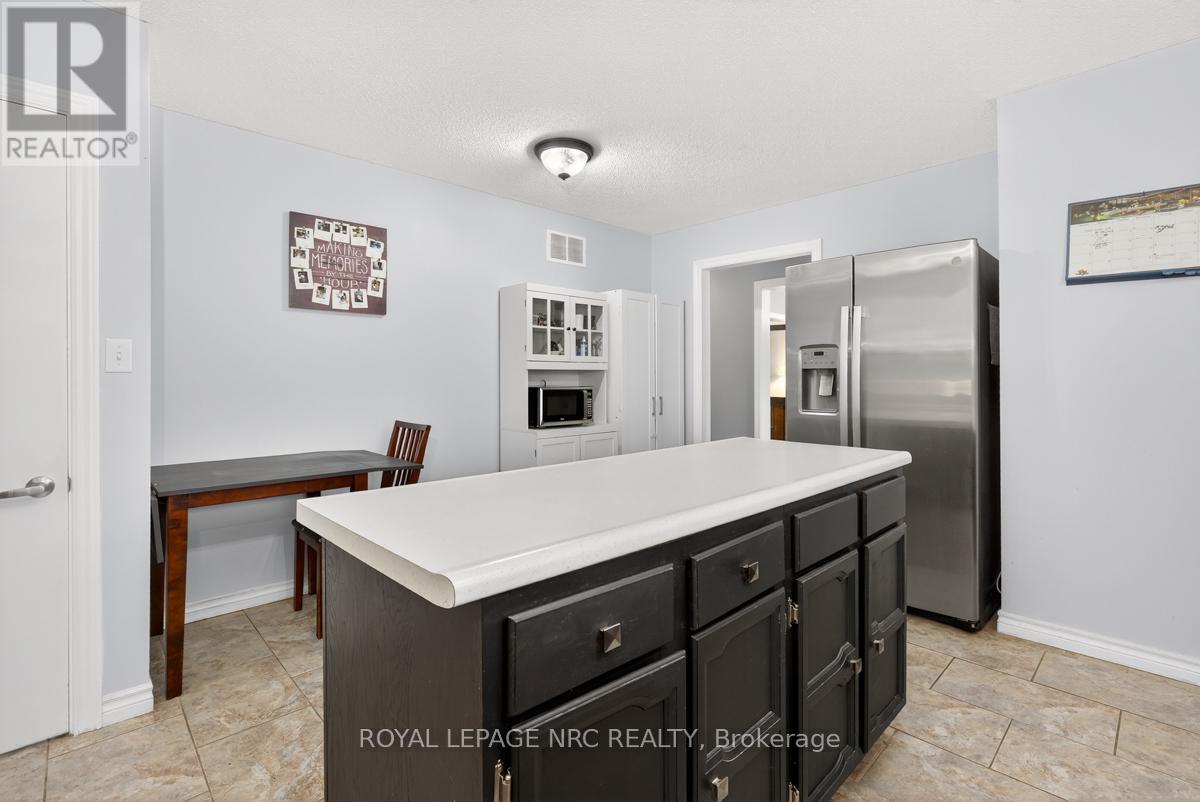 56 Santone Avenue, Welland, Ontario  L3C 2J4 - Photo 10 - X12469809