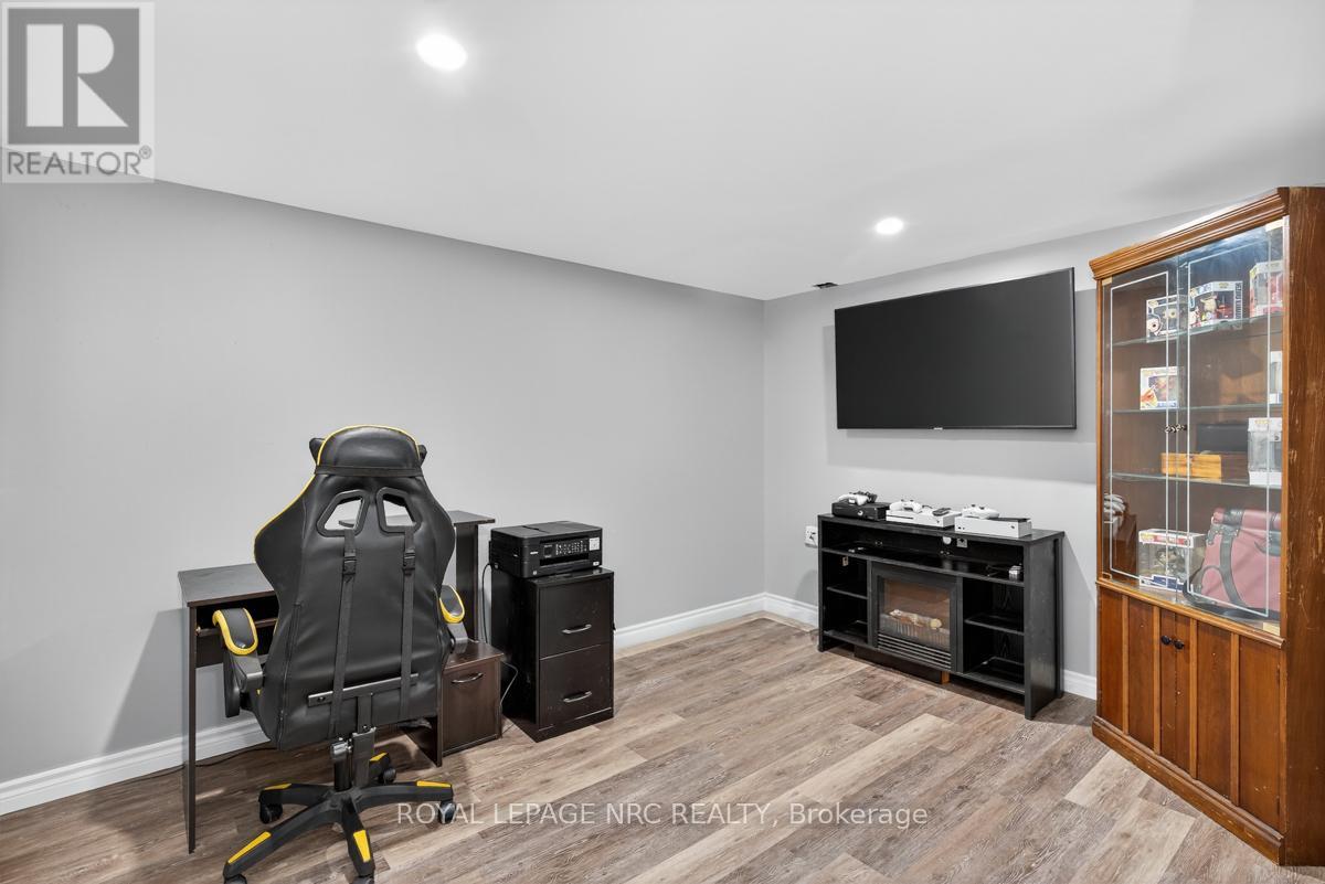 56 Santone Avenue, Welland, Ontario  L3C 2J4 - Photo 38 - X12469809