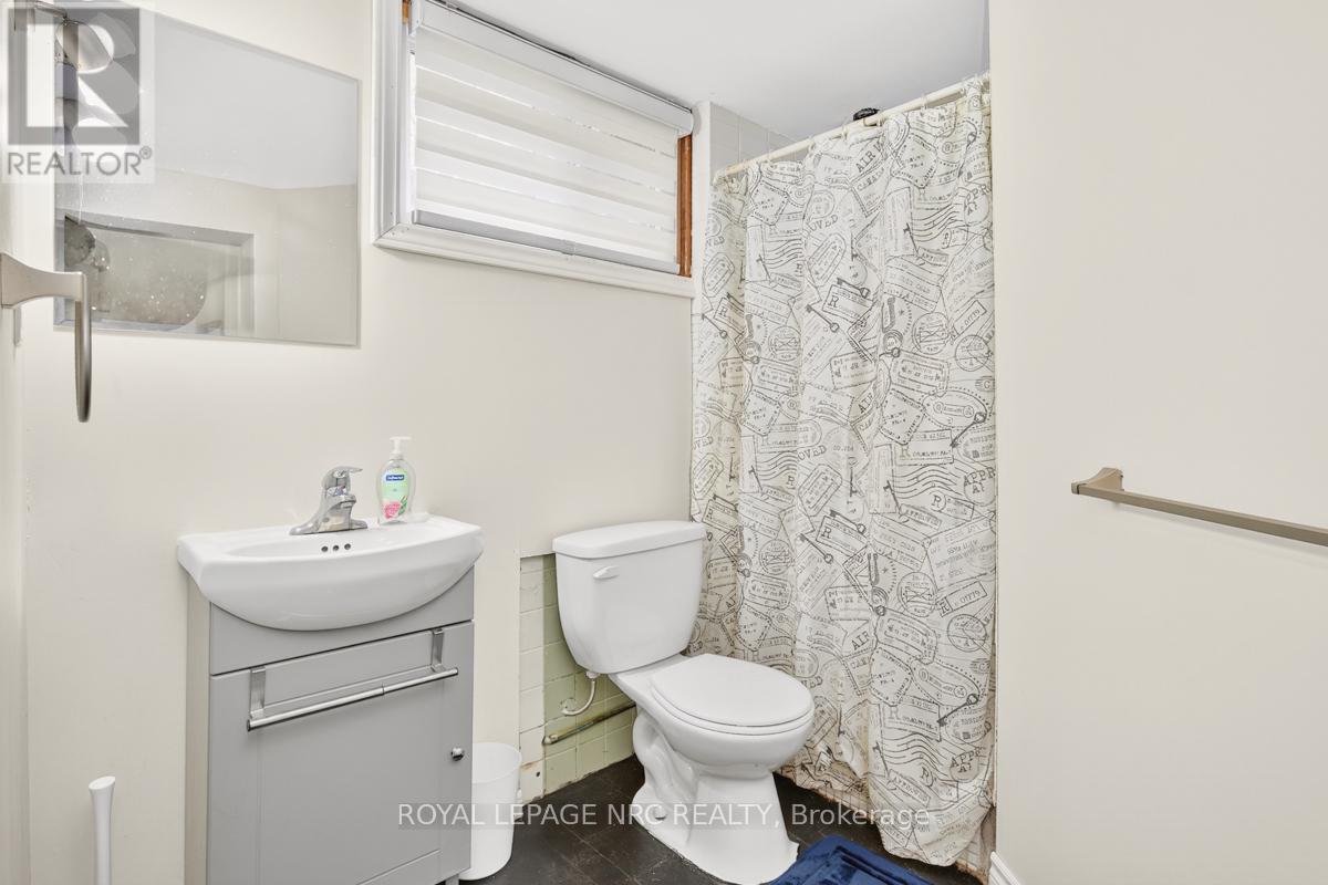 56 Santone Avenue, Welland, Ontario  L3C 2J4 - Photo 39 - X12469809