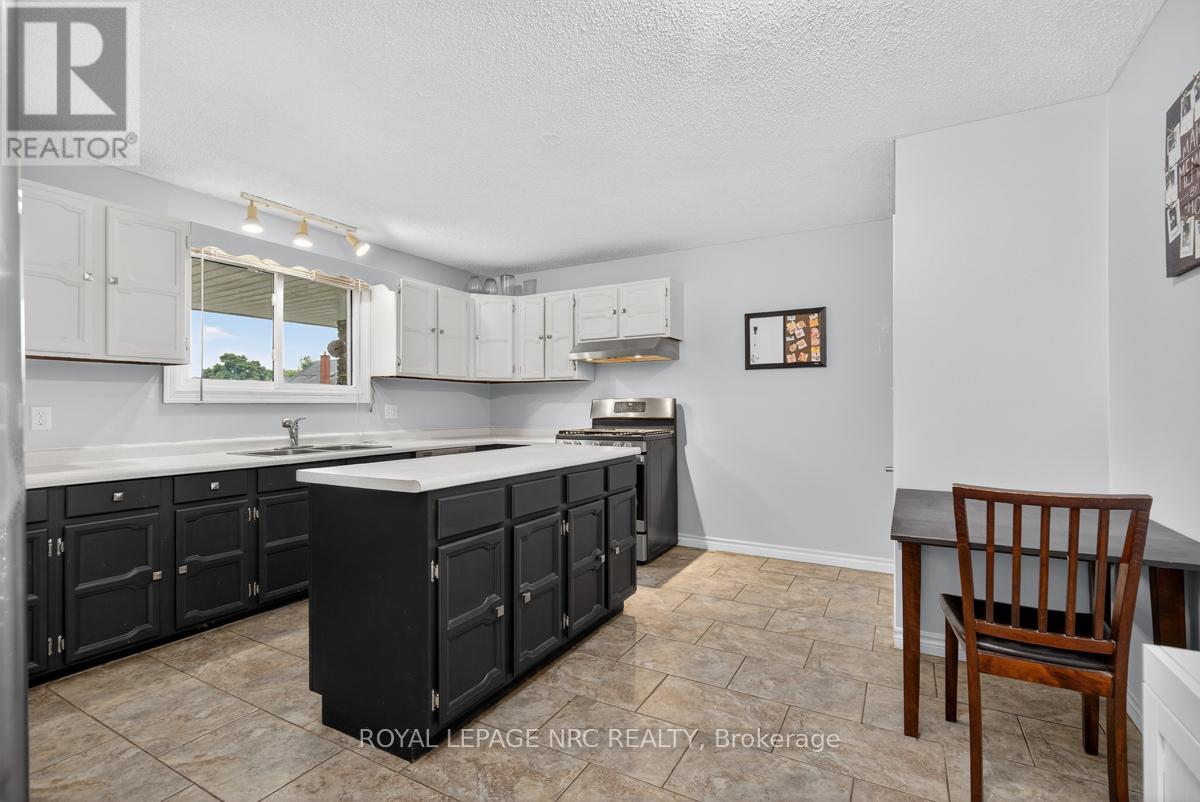 56 Santone Avenue, Welland, Ontario  L3C 2J4 - Photo 7 - X12469809