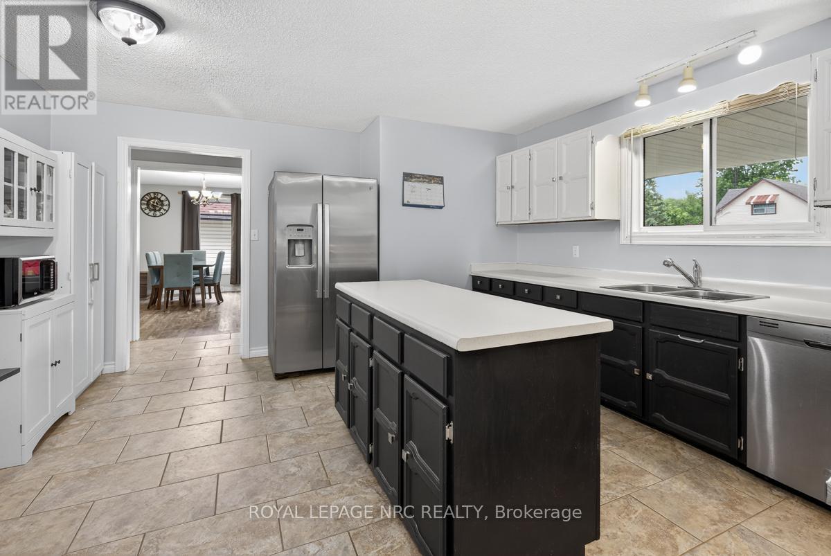 56 Santone Avenue, Welland, Ontario  L3C 2J4 - Photo 8 - X12469809