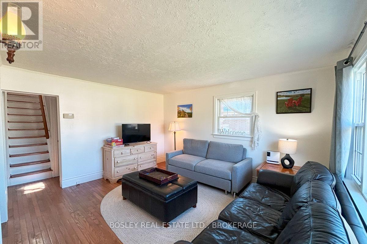 330 Mary Street, Niagara-On-The-Lake, Ontario  L0S 1J0 - Photo 3 - X12469934