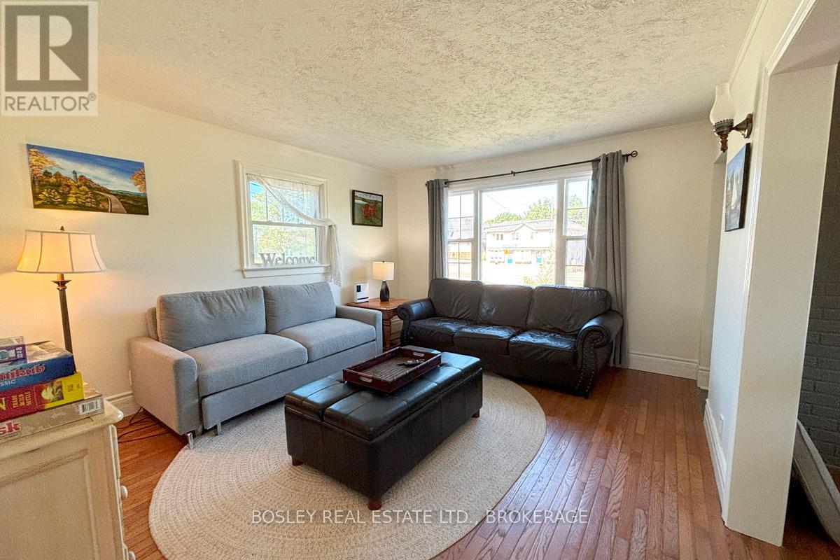 330 Mary Street, Niagara-On-The-Lake, Ontario  L0S 1J0 - Photo 4 - X12469934