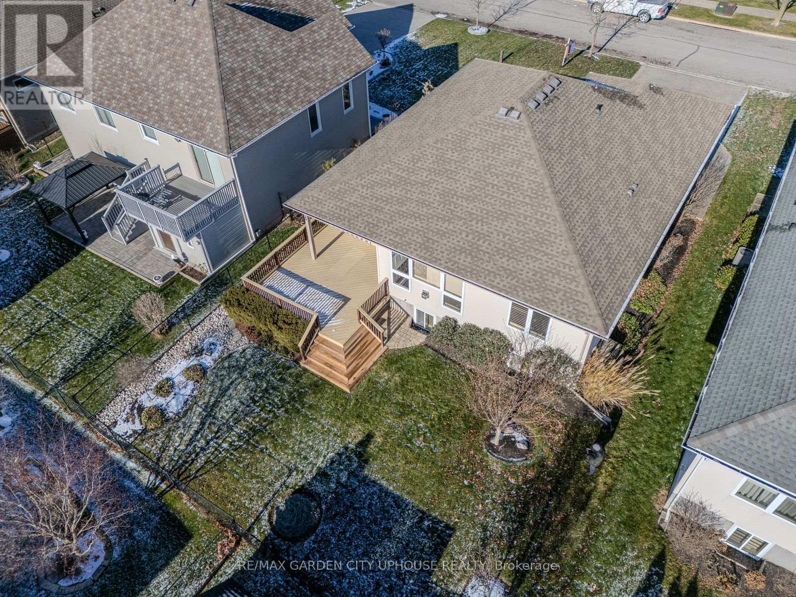 132 Loretta Drive, Niagara-On-The-Lake, Ontario  L0S 1T0 - Photo 14 - X12470071