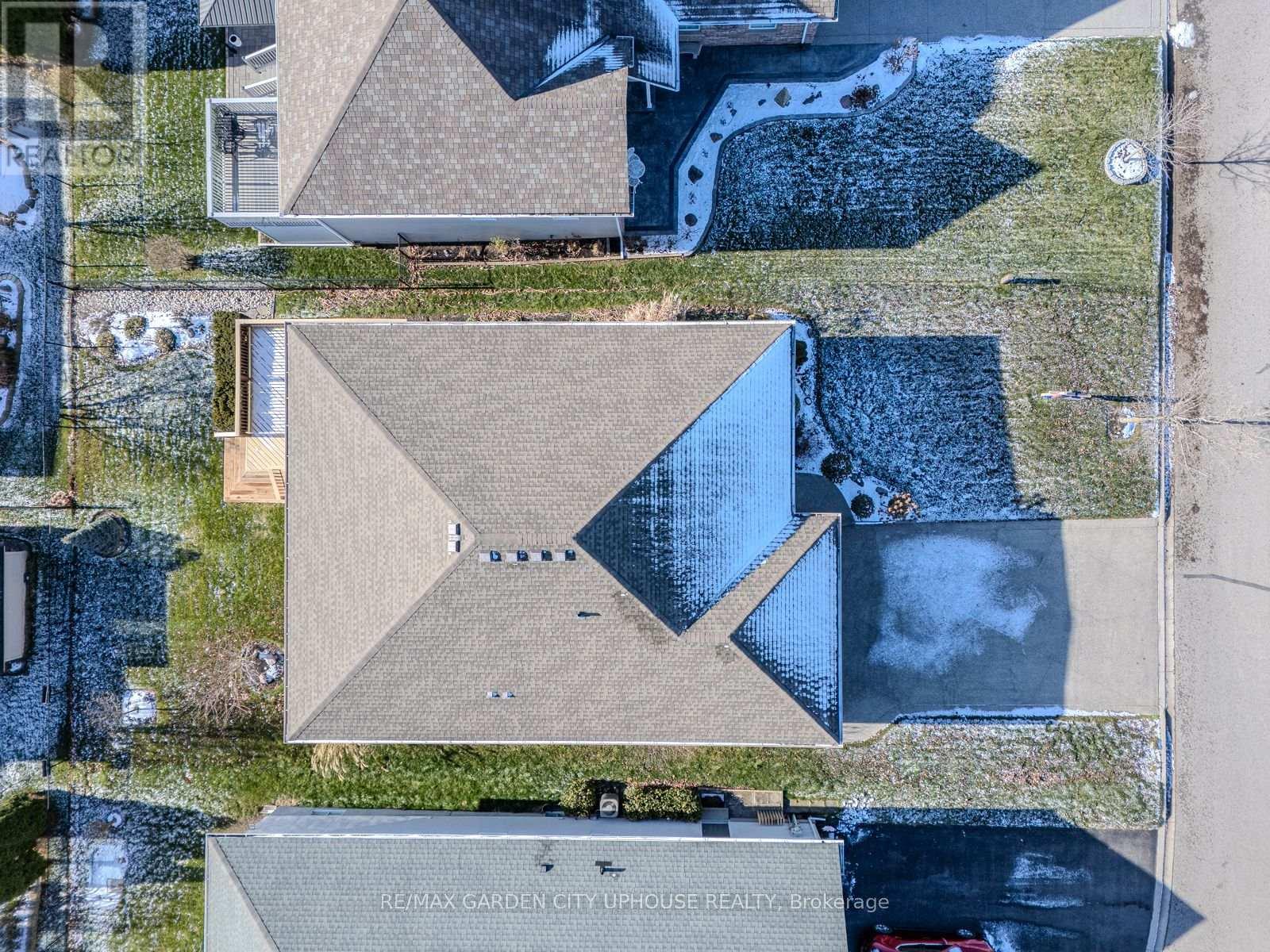 132 Loretta Drive, Niagara-On-The-Lake, Ontario  L0S 1T0 - Photo 15 - X12470071