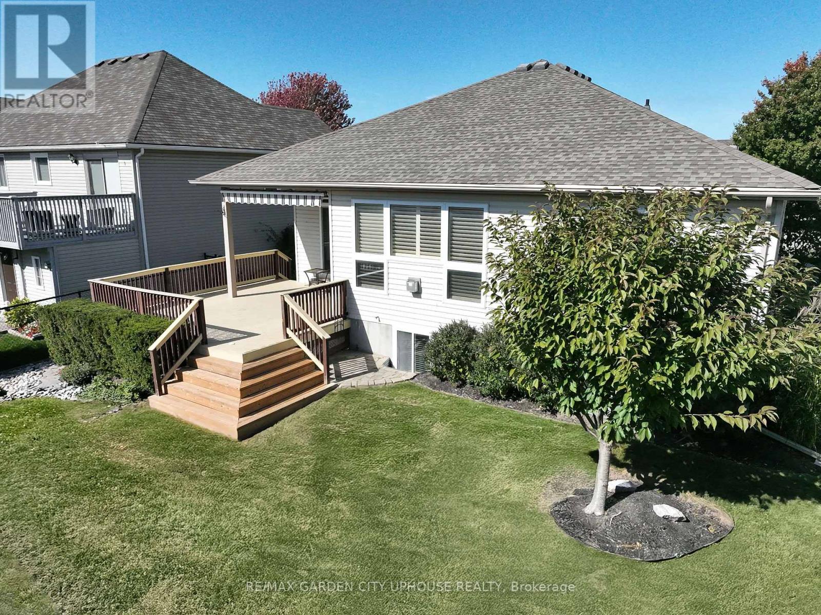 132 Loretta Drive, Niagara-On-The-Lake, Ontario  L0S 1T0 - Photo 19 - X12470071