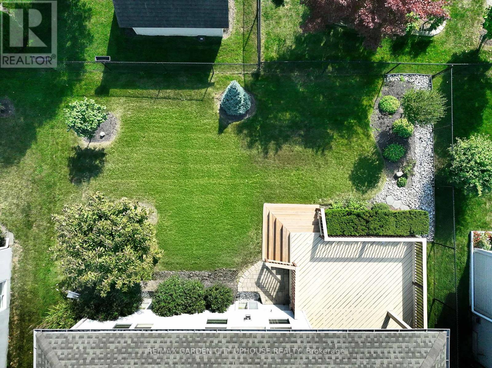 132 Loretta Drive, Niagara-On-The-Lake, Ontario  L0S 1T0 - Photo 20 - X12470071