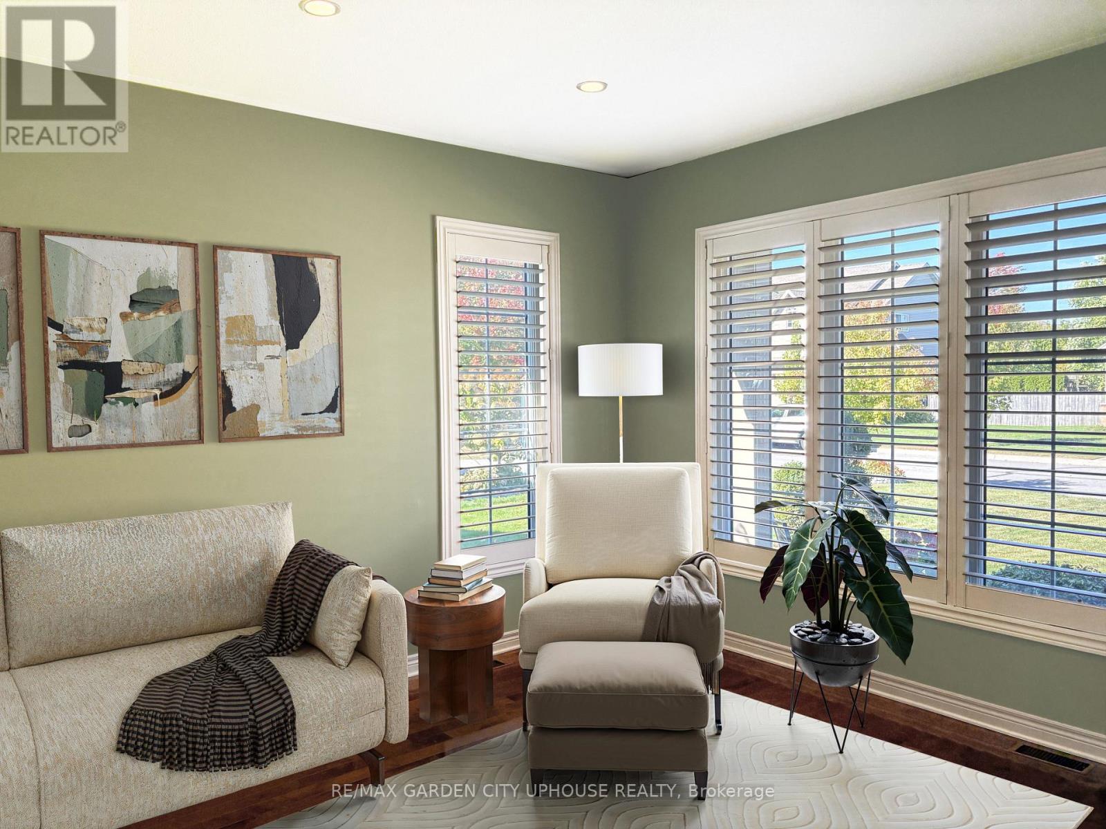 132 Loretta Drive, Niagara-On-The-Lake, Ontario  L0S 1T0 - Photo 3 - X12470071