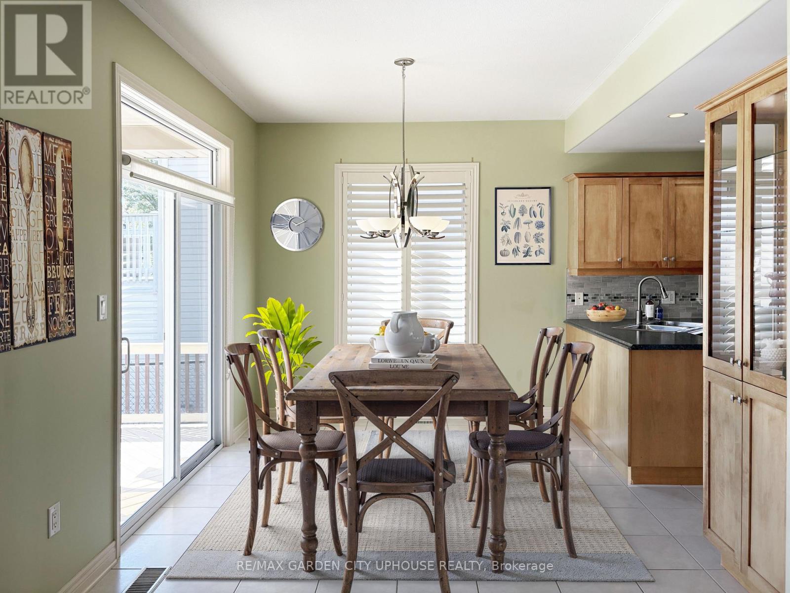 132 Loretta Drive, Niagara-On-The-Lake, Ontario  L0S 1T0 - Photo 5 - X12470071